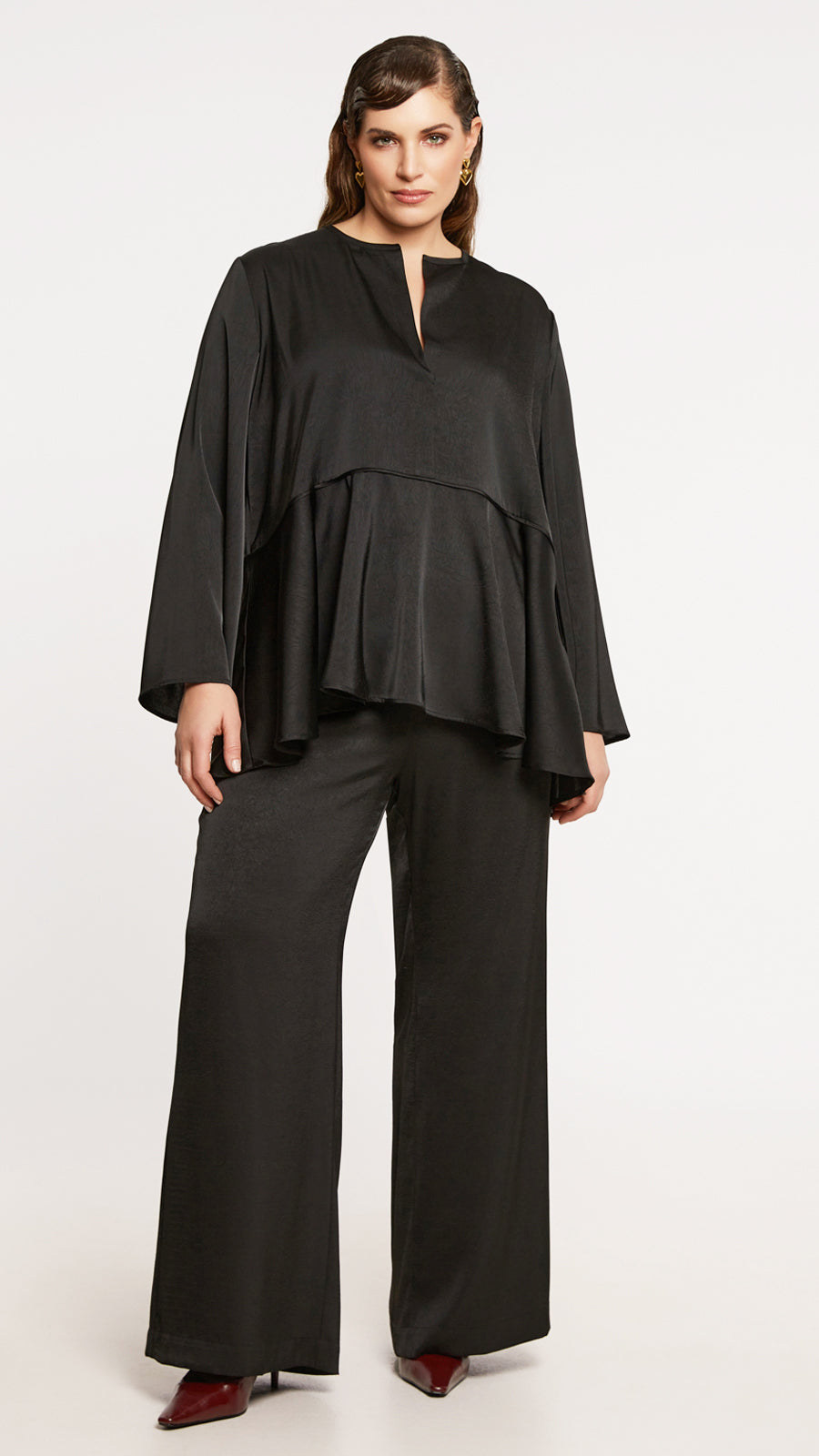 Textured satin pull-on wide leg trousers by Mat | Black