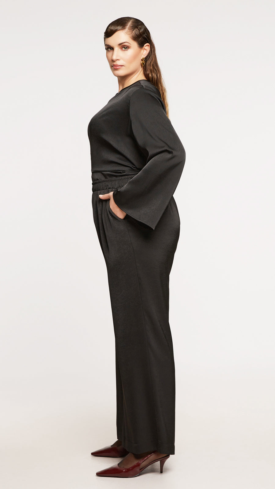 Textured satin pull-on wide leg trousers by Mat | Black
