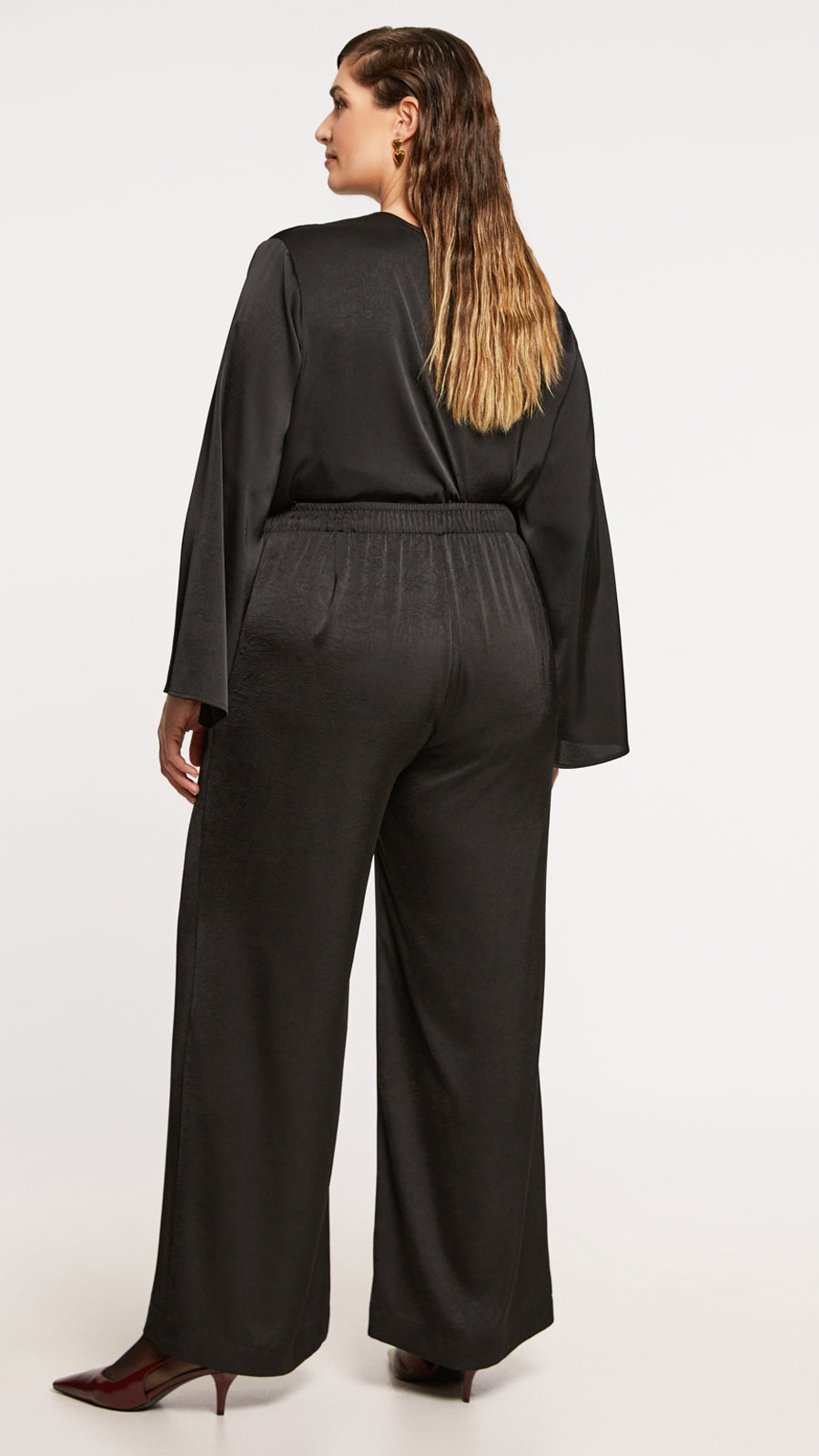 Textured satin pull-on wide leg trousers by Mat | Black