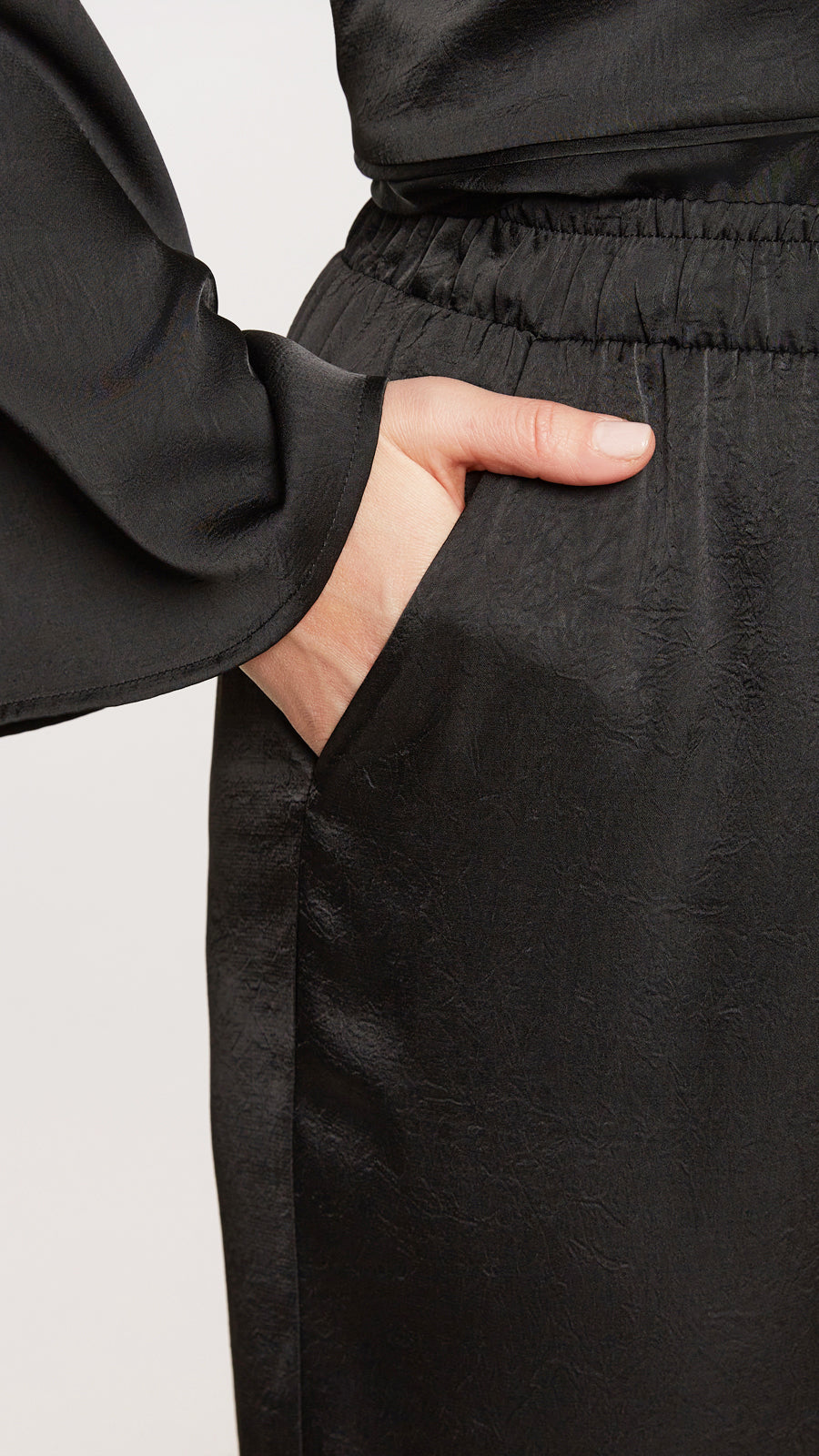 Textured satin pull-on wide leg trousers by Mat | Black