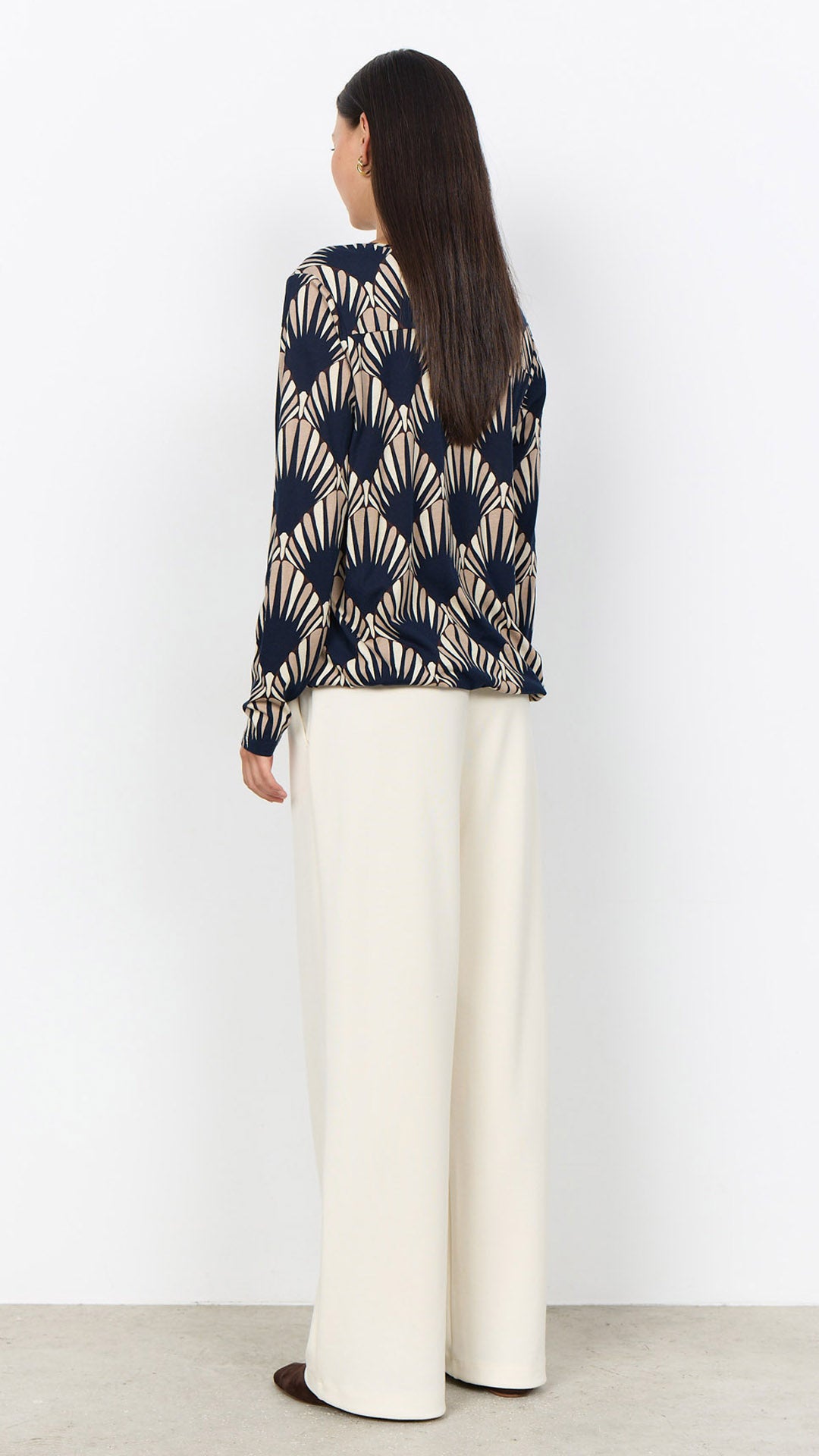 Geometric fan notched v-neck gathered hem top | Navy Combi | by Soya Concept