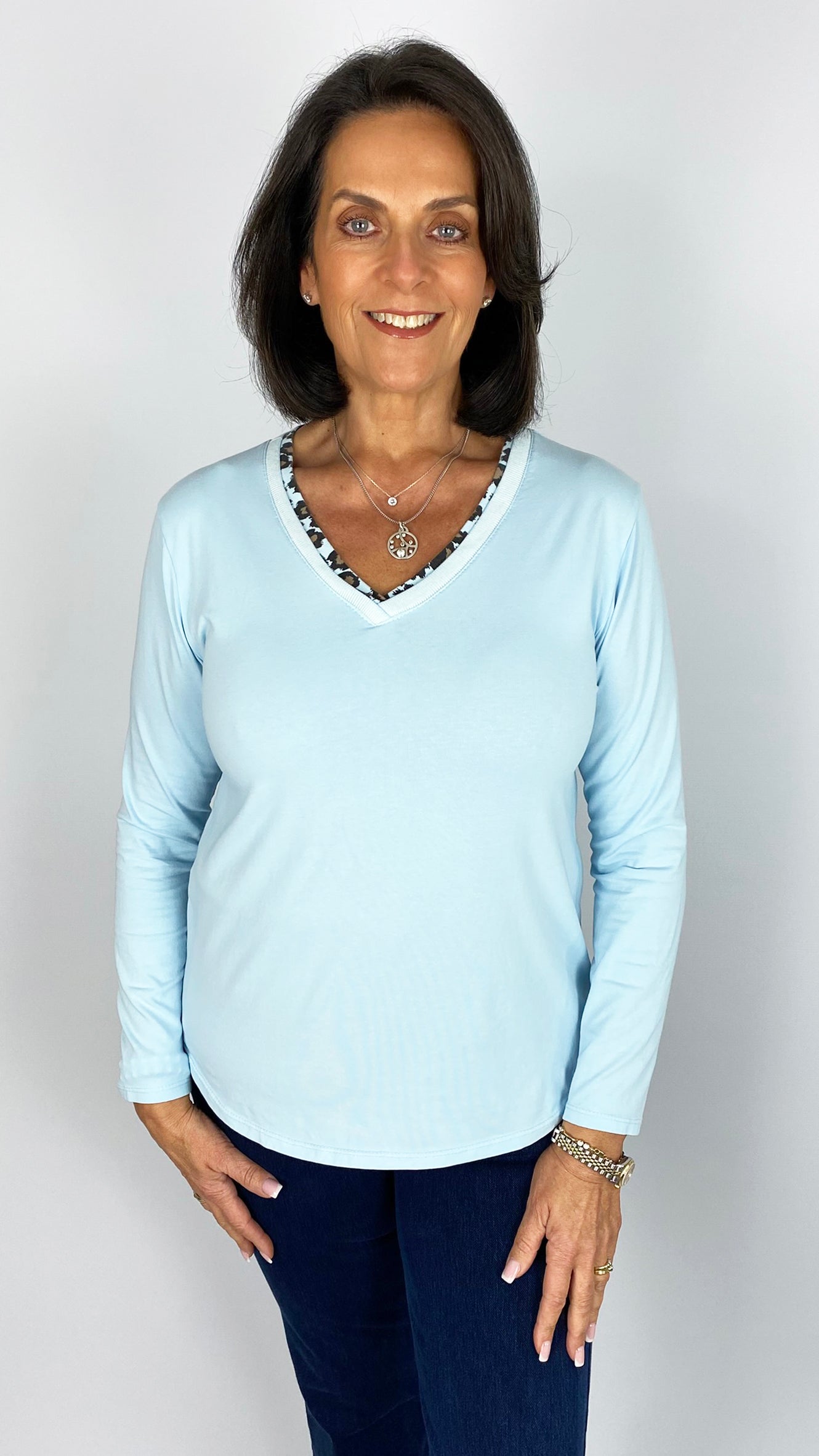 AP trimmed v-neck slim-fit top | 3 Colours