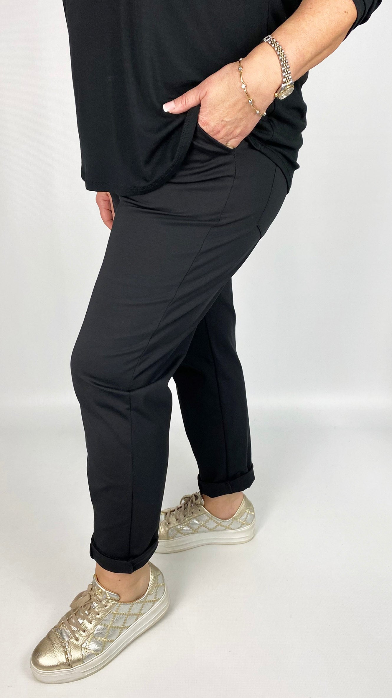 Relaxed fit pull-on classic pant | Black | 2 Sizes