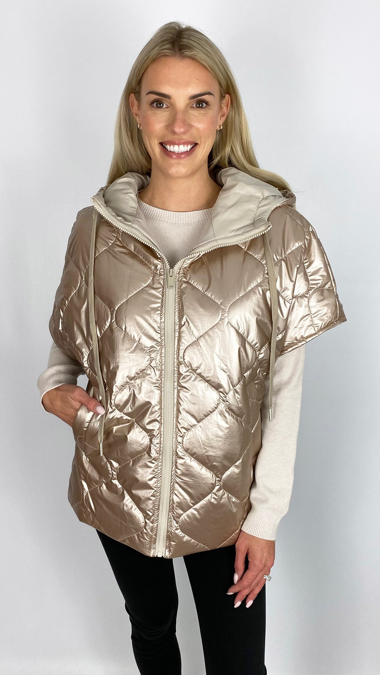Cap sleeve metallic hooded gilet | Champagne