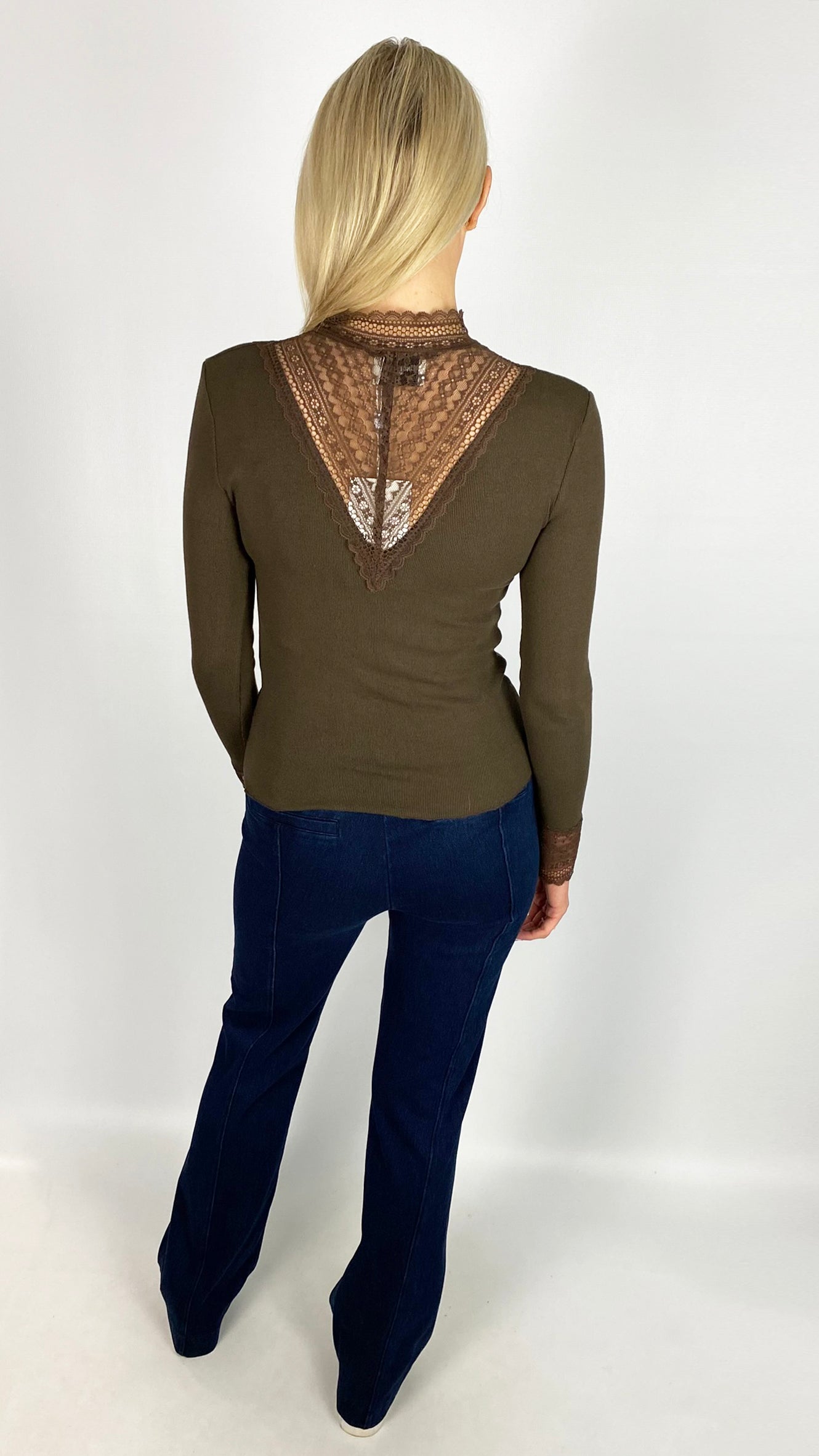 Lace insert slim-fit top | 2 Colours | last 1s