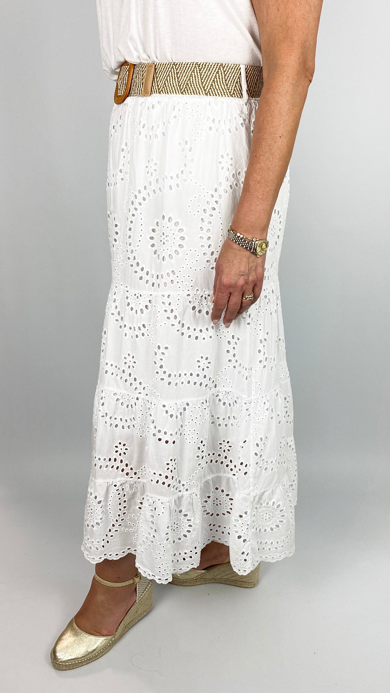 Embroidery anglais skirt w/ belt | 2 Colours