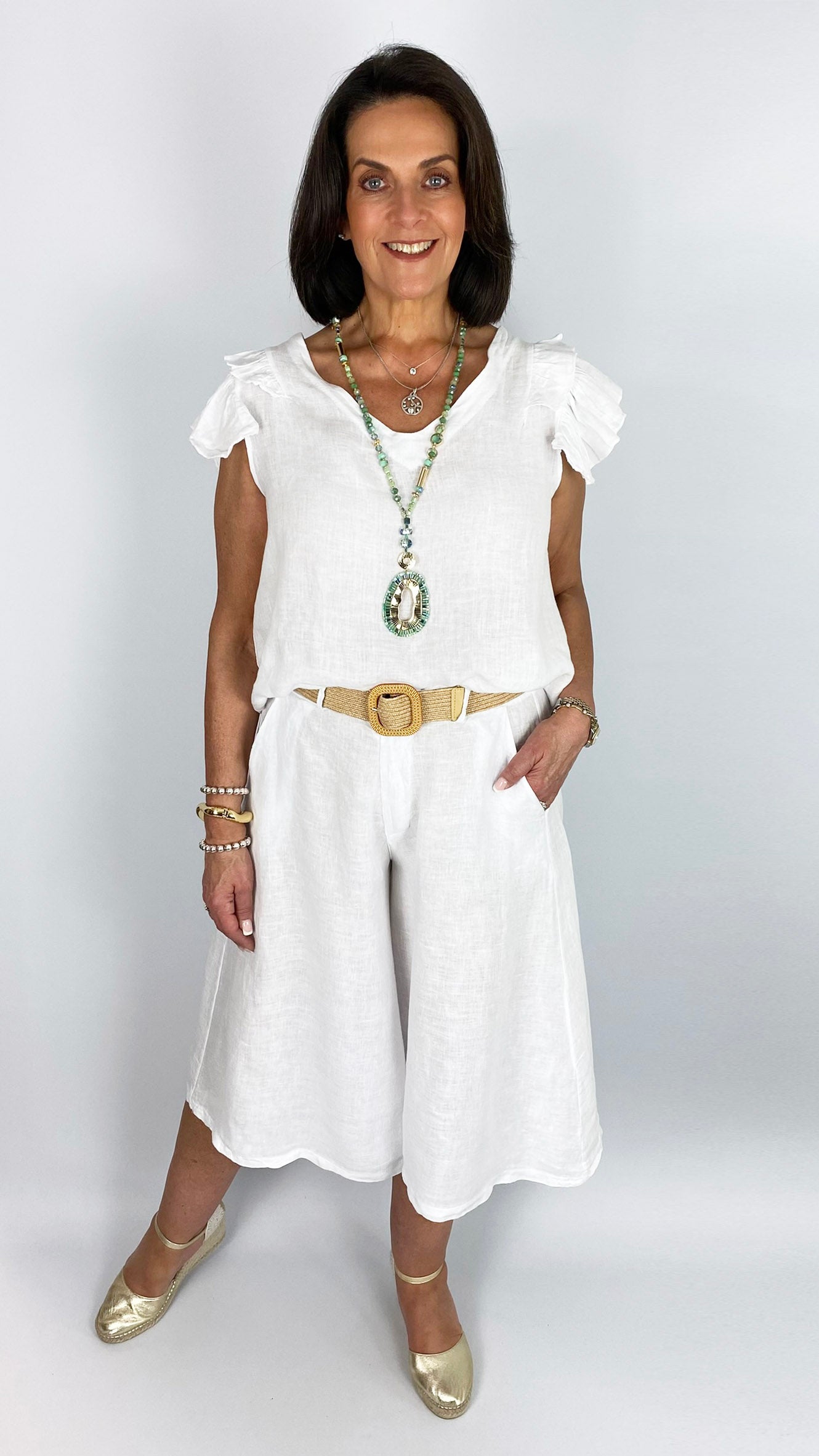 Linen Bermuda shorts w/ belt | 2 Colours