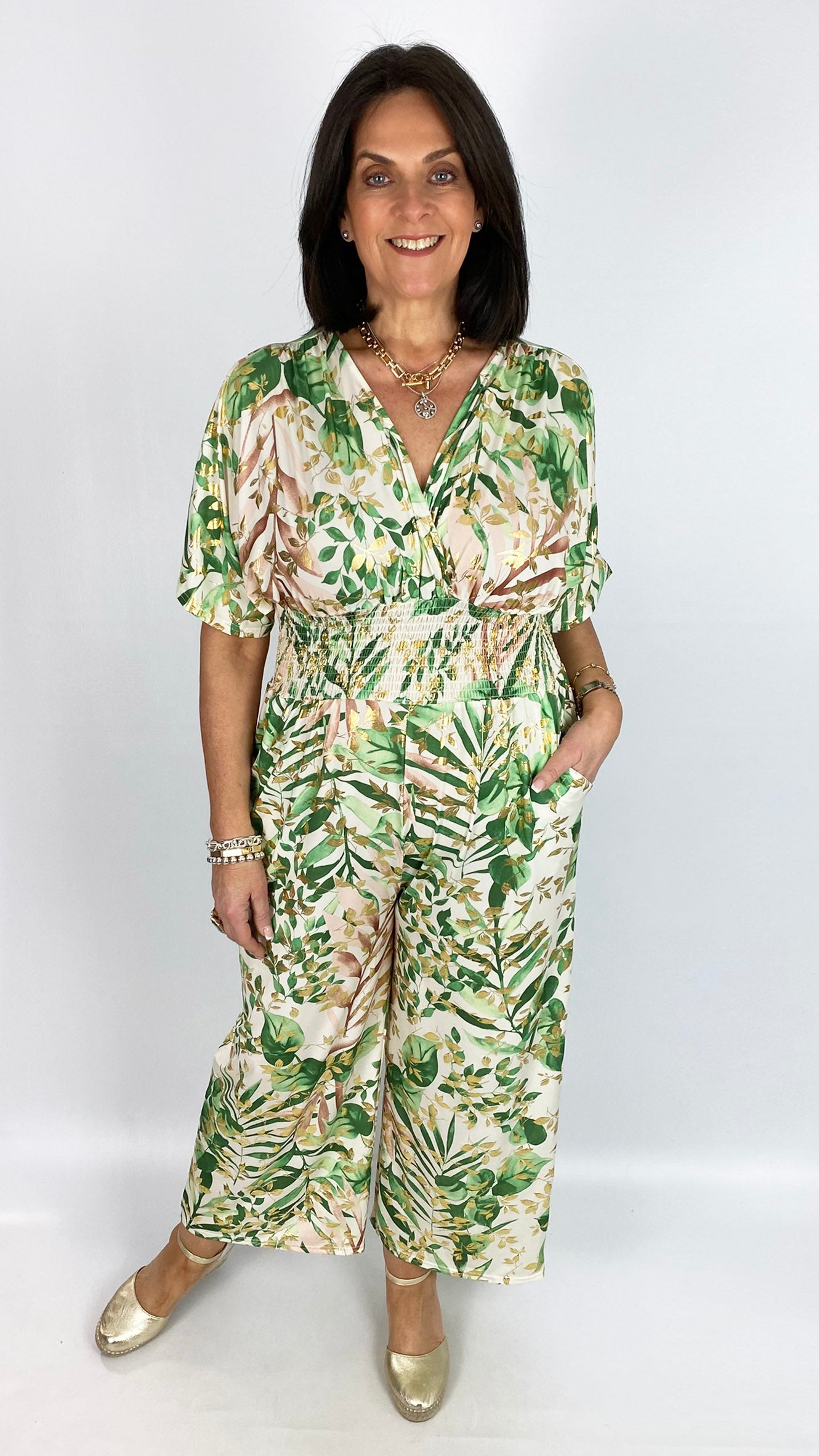 Crease-free crossover jumpsuit | 4 Gold-enhanced prints