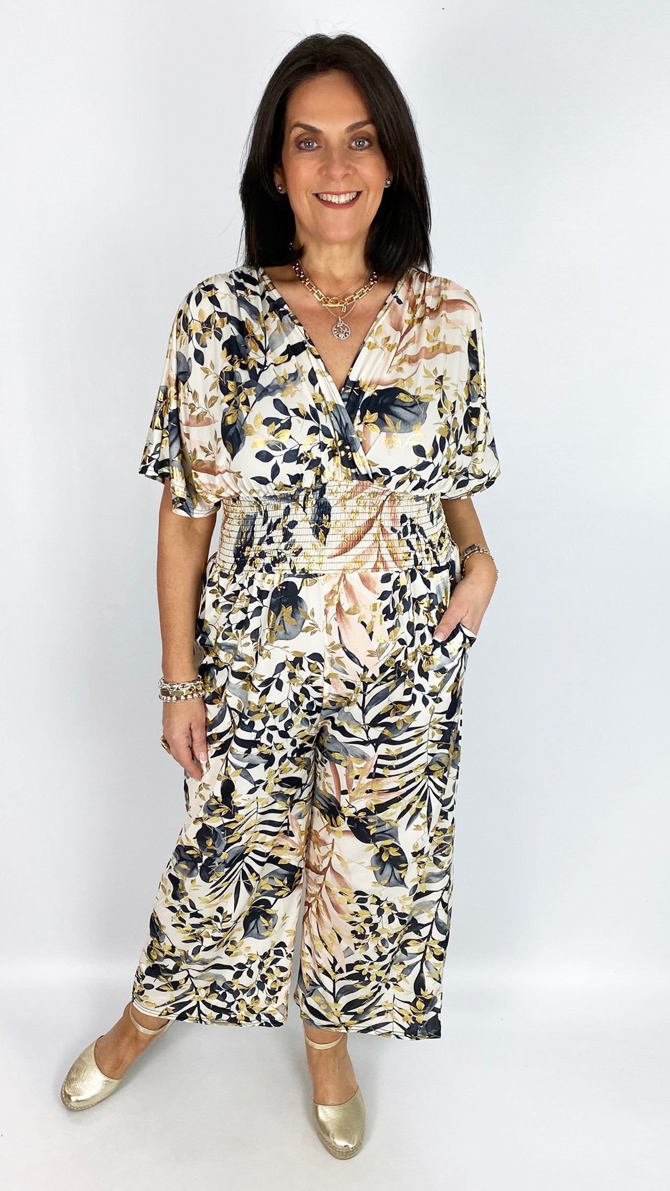 Crease-free crossover jumpsuit | 4 Gold-enhanced prints