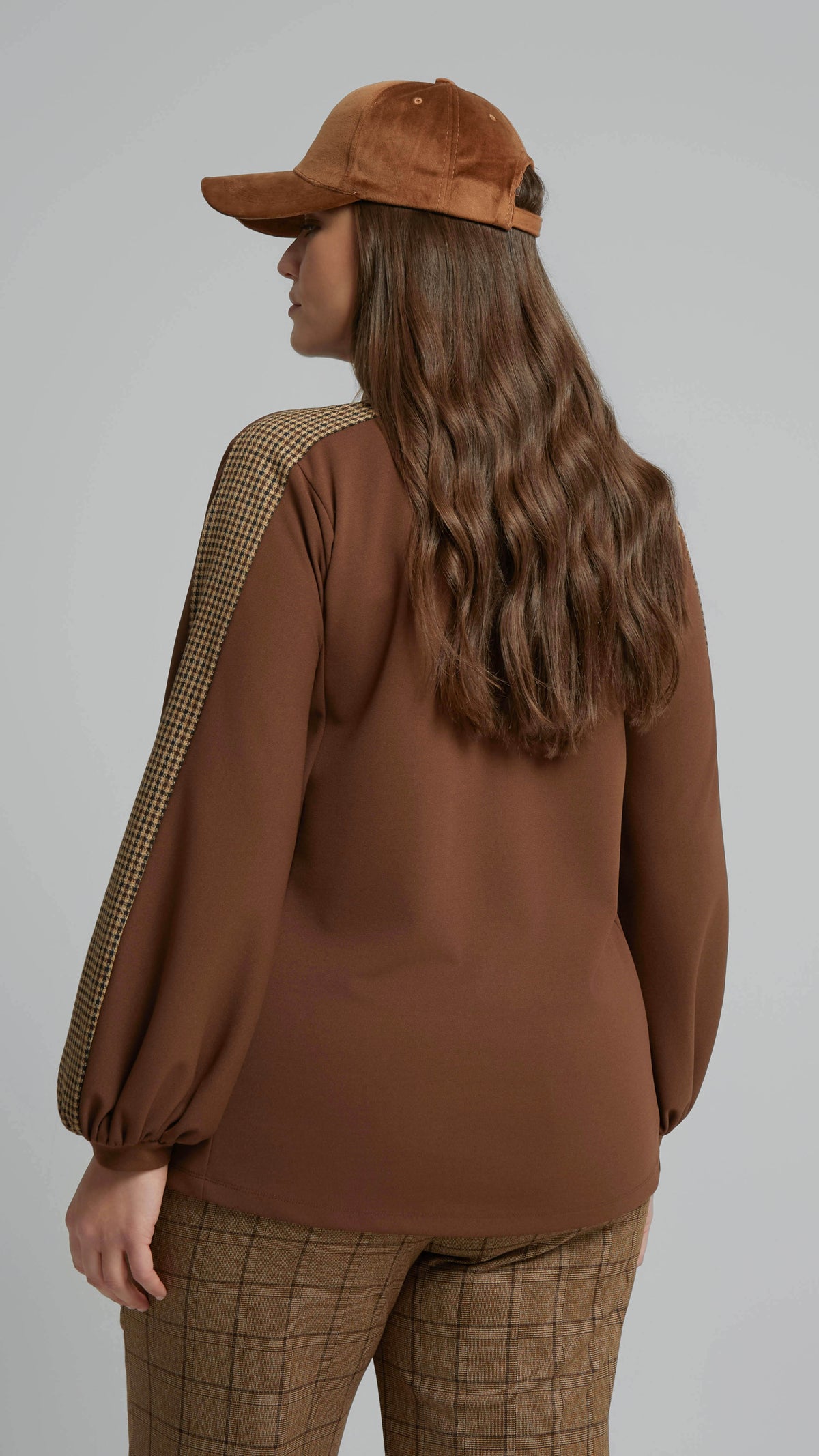 Check trimmed v-neck top | Brown | by Mat