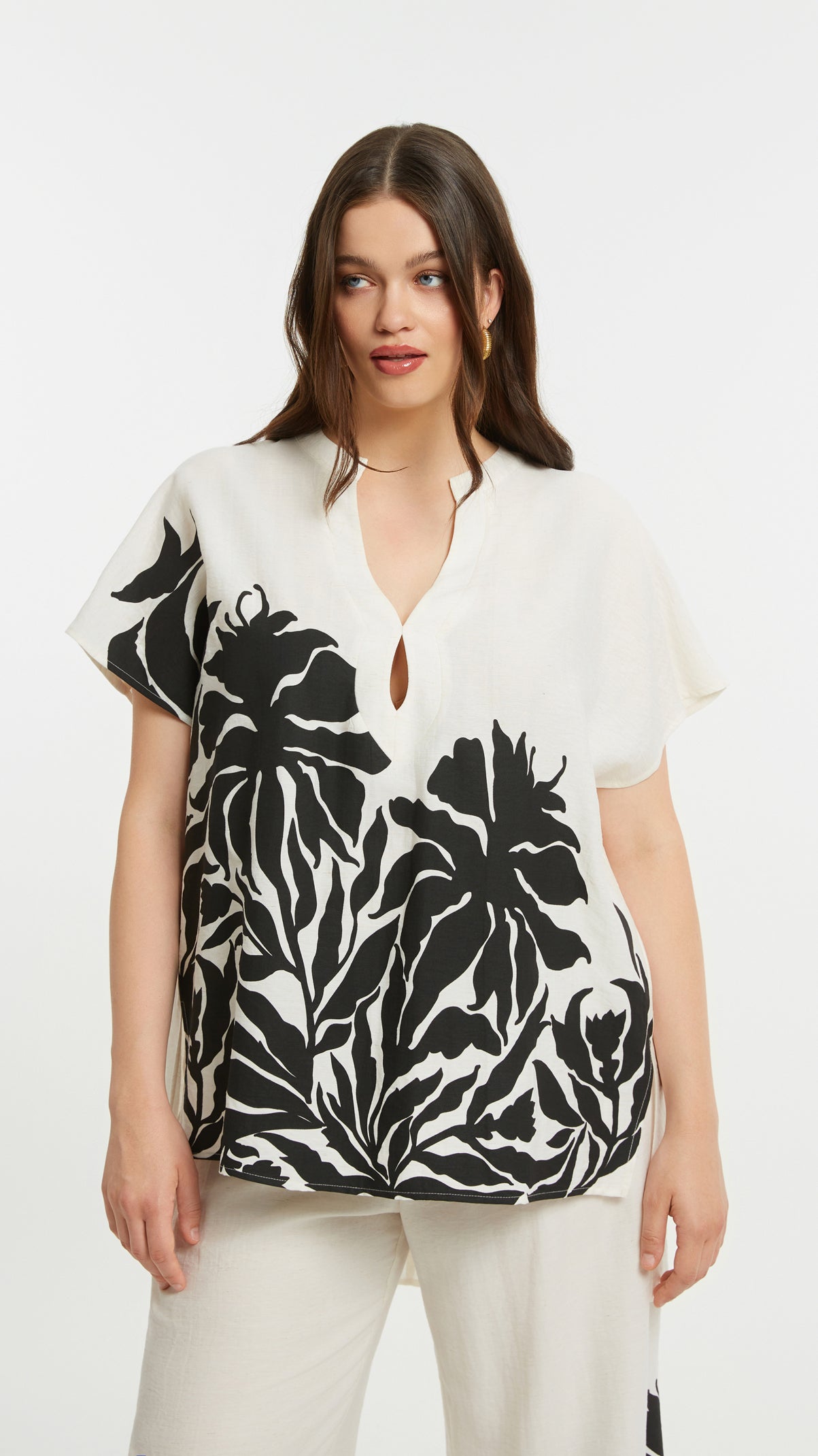 Botanical print keyhole v-neck top | Natural | by Mat