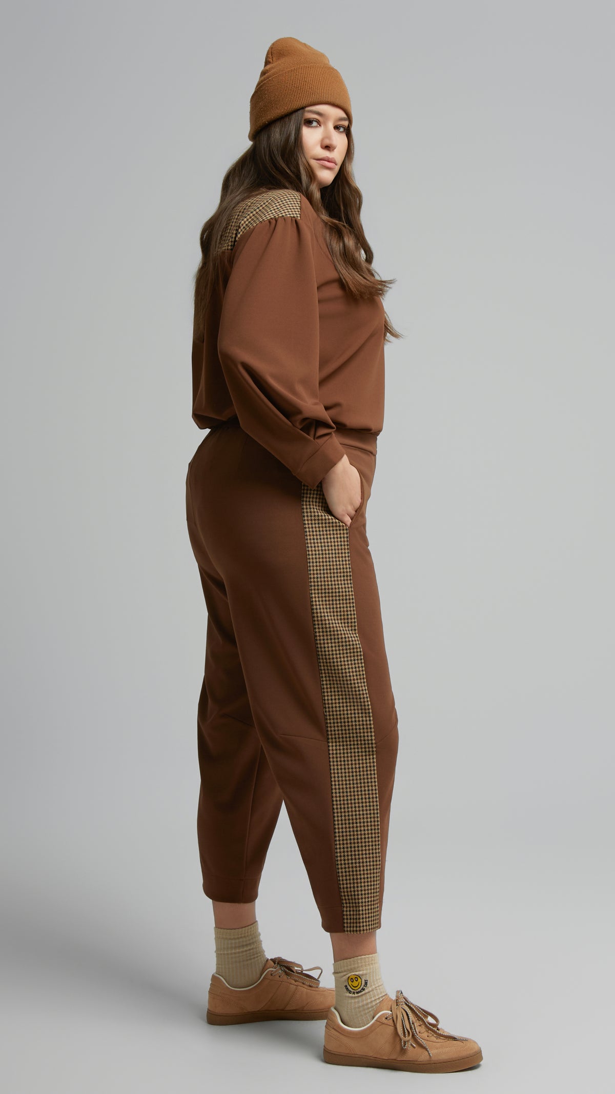 Check trimmed pull-on pant | Brown | by Mat