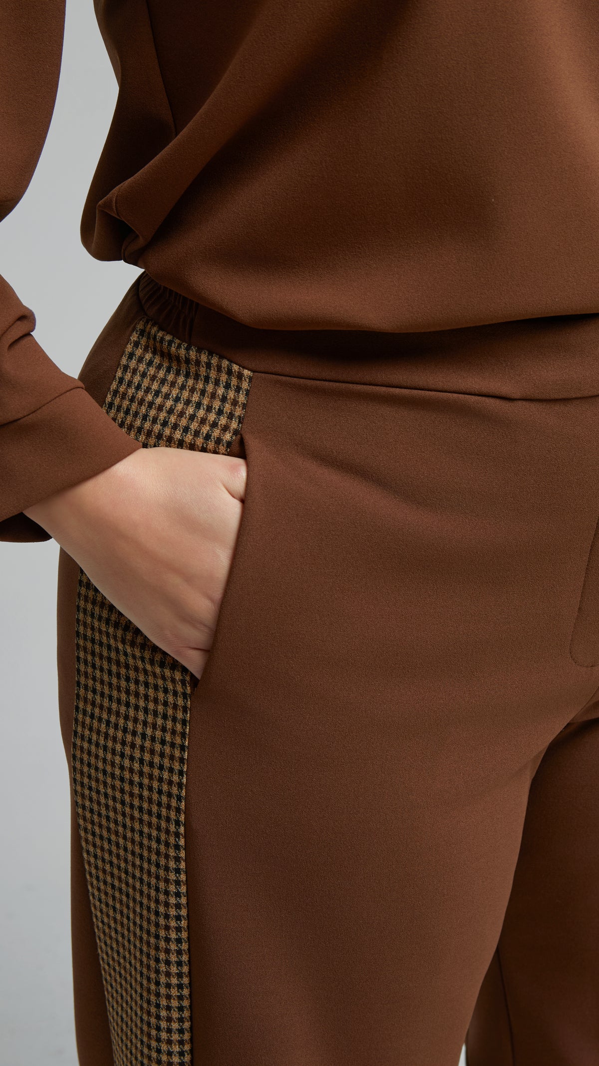 Check trimmed pull-on pant | Brown | by Mat