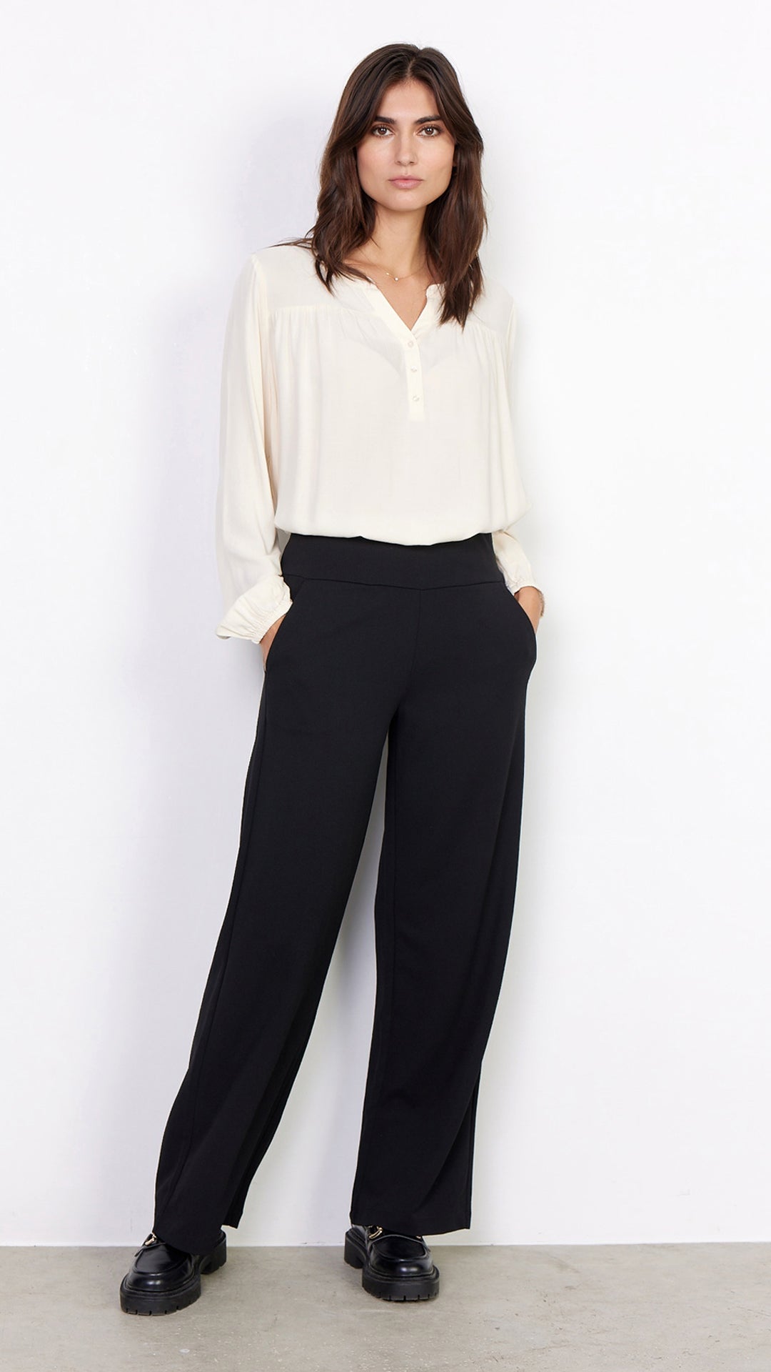 Wide-leg classic pants | Black | by Soya Concept