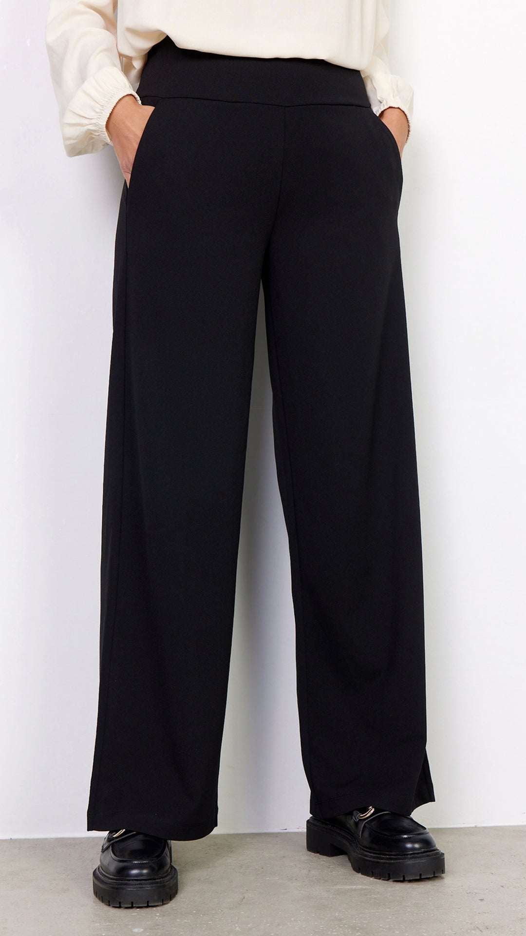 Wide-leg classic pants | Black | by Soya Concept