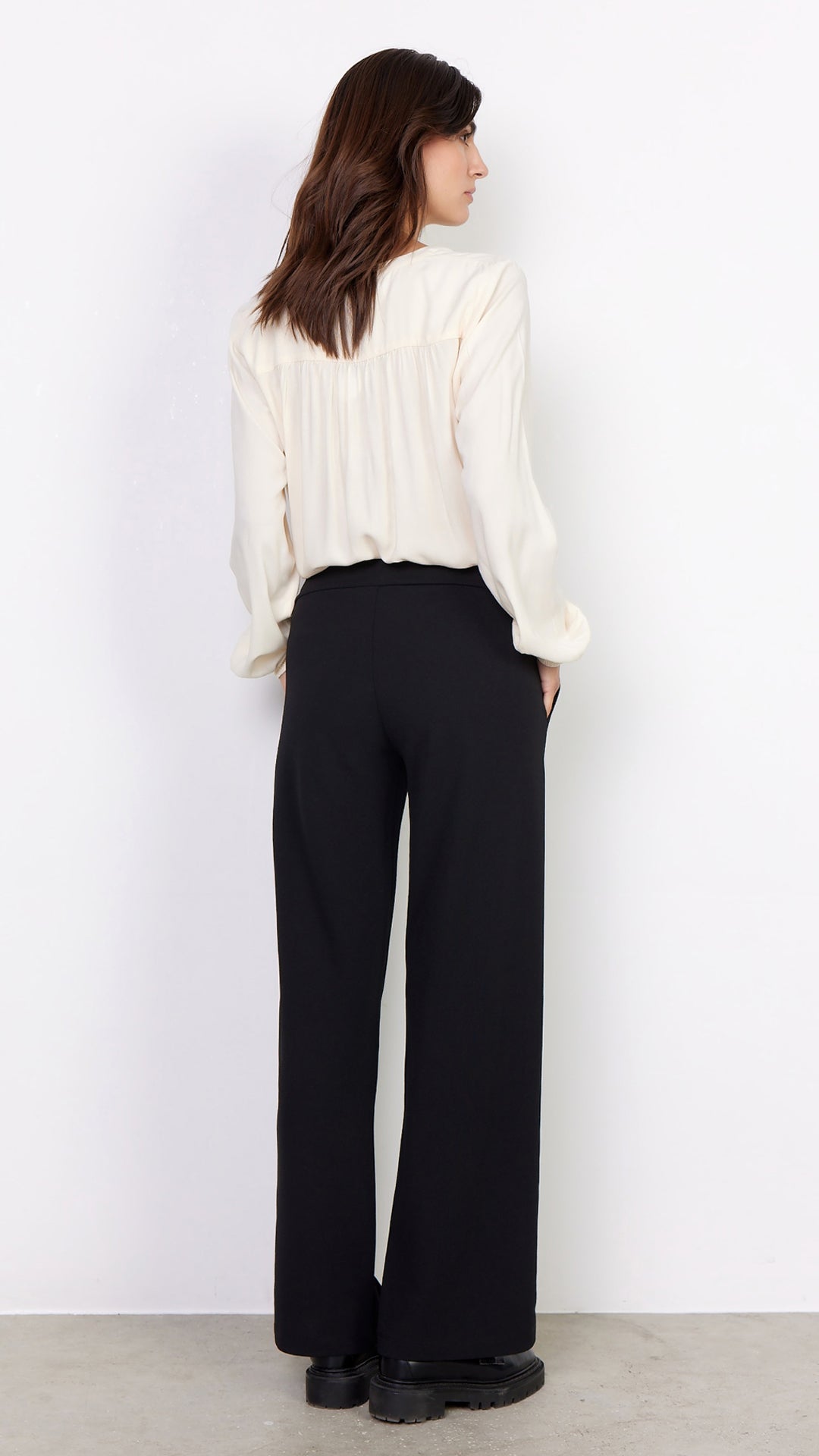 Wide-leg classic pants | Black | by Soya Concept