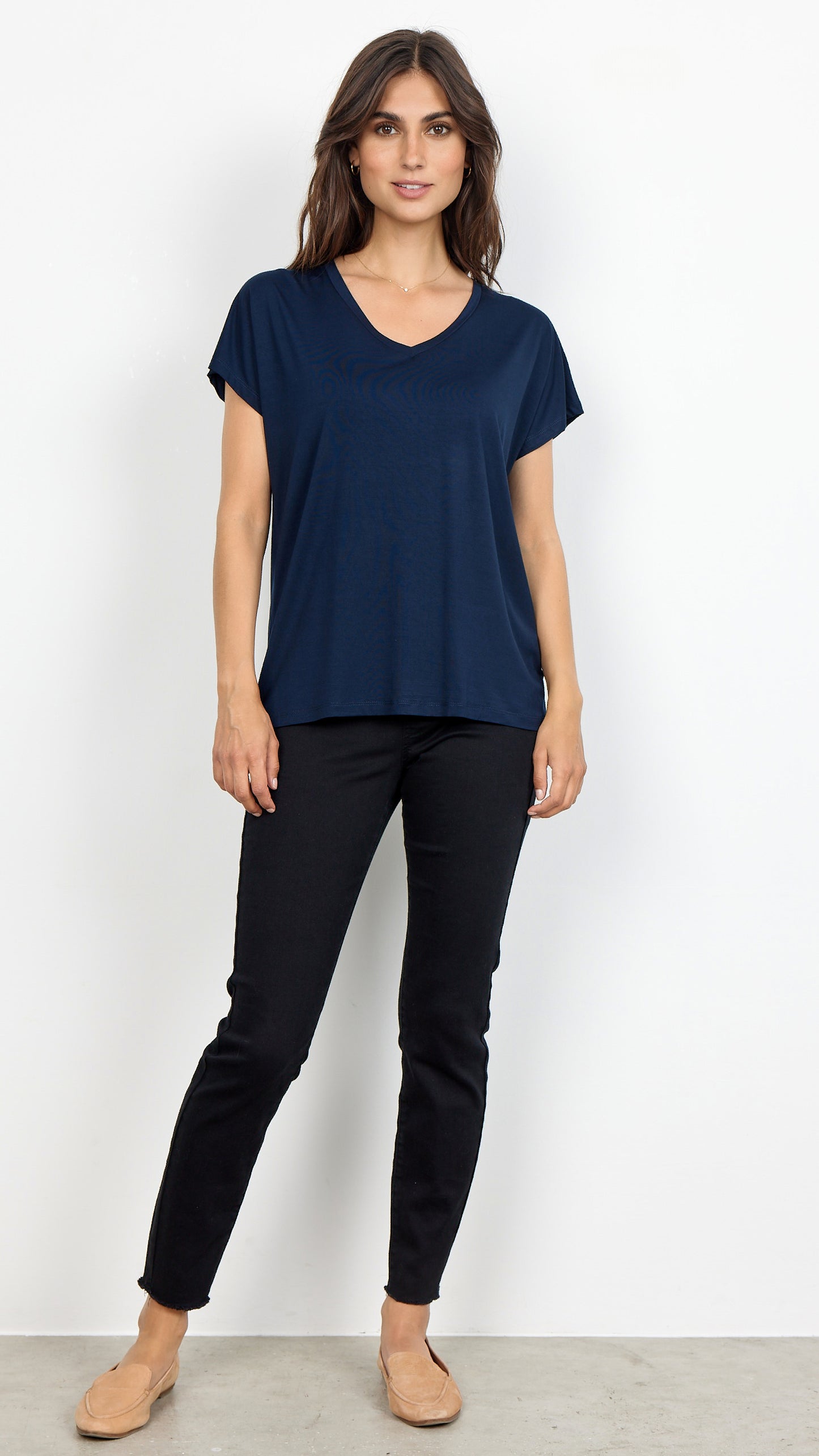 Premium soft v-neck t-shirt | Navy | by Soya Concept
