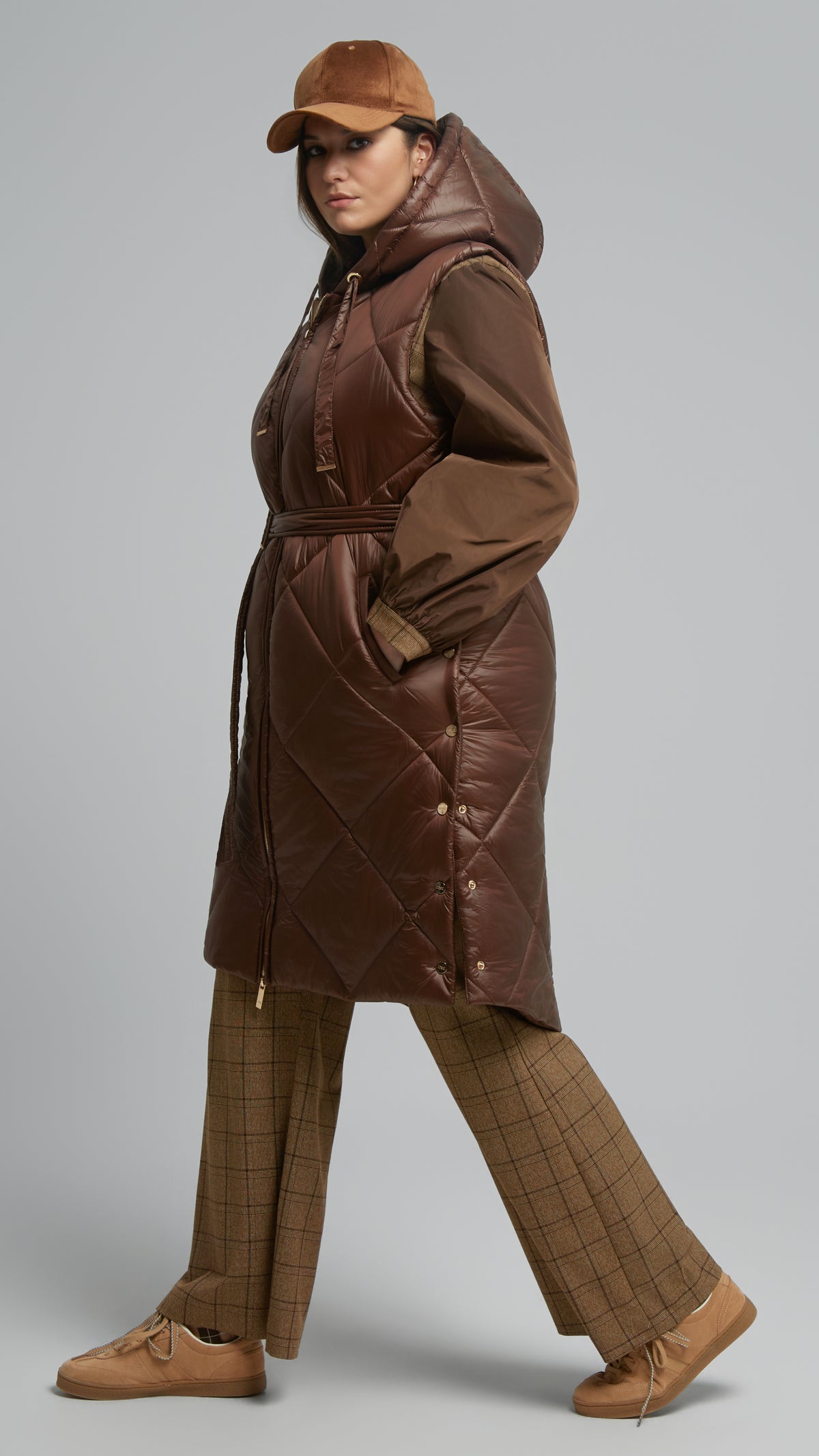 Quilted hooded gilet w/ removable belt | Chocolate | by Mat