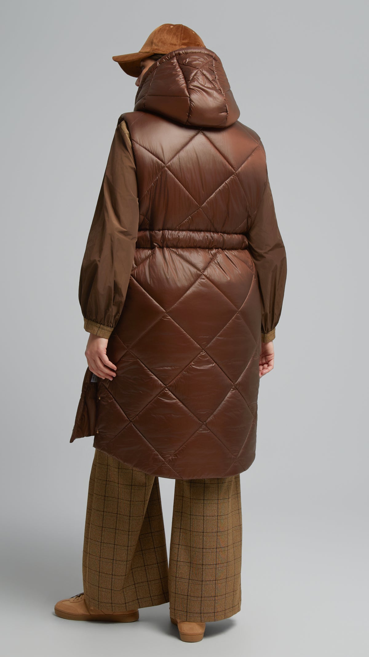 Quilted hooded gilet w/ removable belt | Chocolate | by Mat