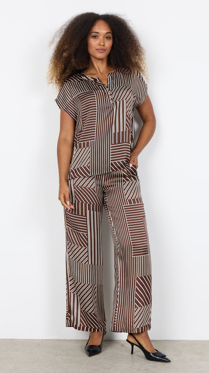 Satin-feel geometric print notched v-neck short sleeve blouse |Brown | by Soya Concept