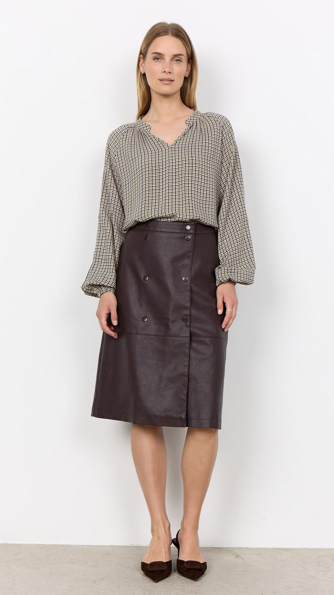 Notched v-neck houndstooth print blouse | Navy/Chocolate/Blue | by Soya Concept