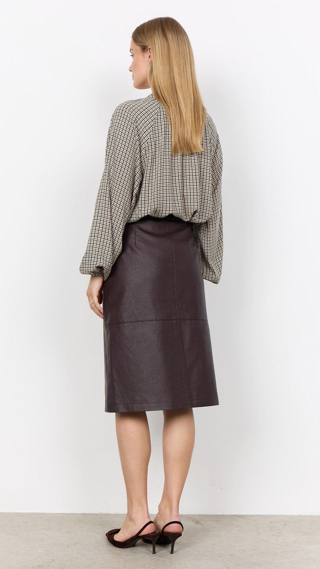Notched v-neck houndstooth print blouse | Navy/Chocolate/Blue | by Soya Concept