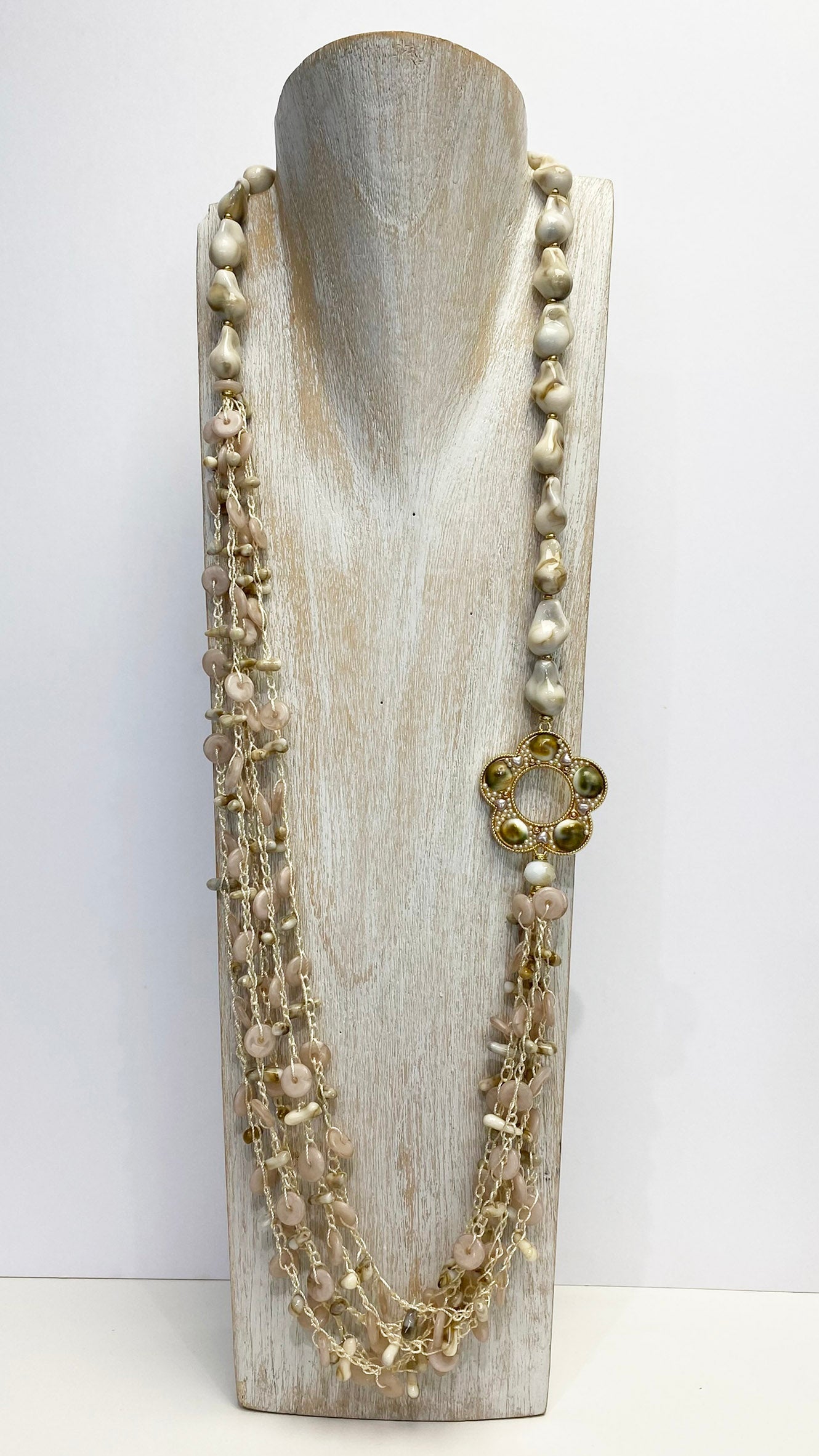 Beaded layered necklace with daisy | Blush