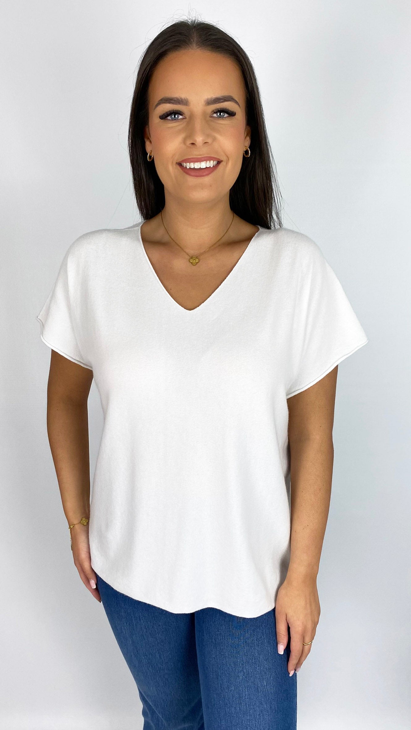 Fine v-neck short-sleeve top  | 4 Colours | last 1s