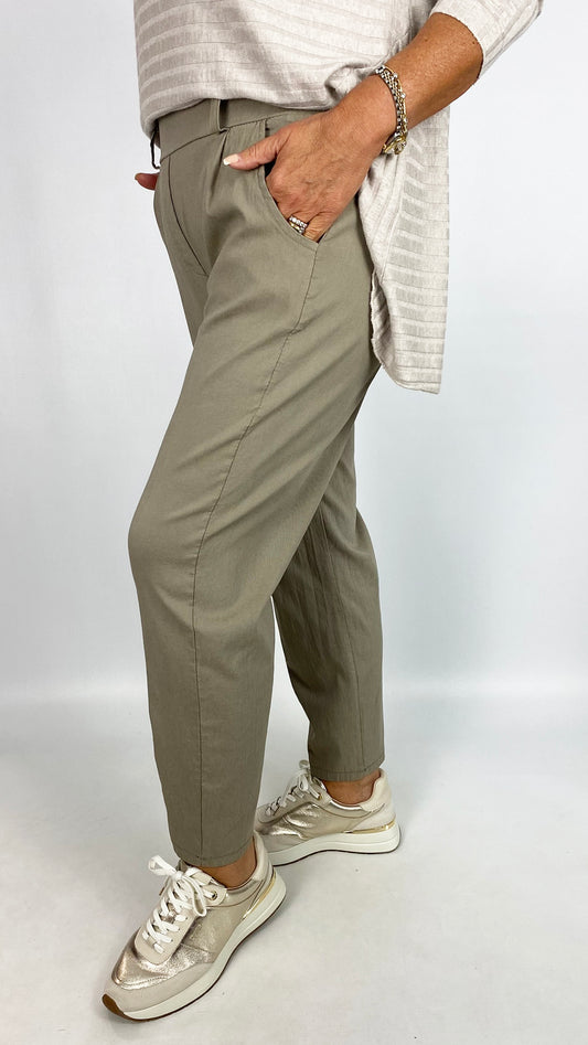 Tapered leg pull-on pocket pants | 5 Colours