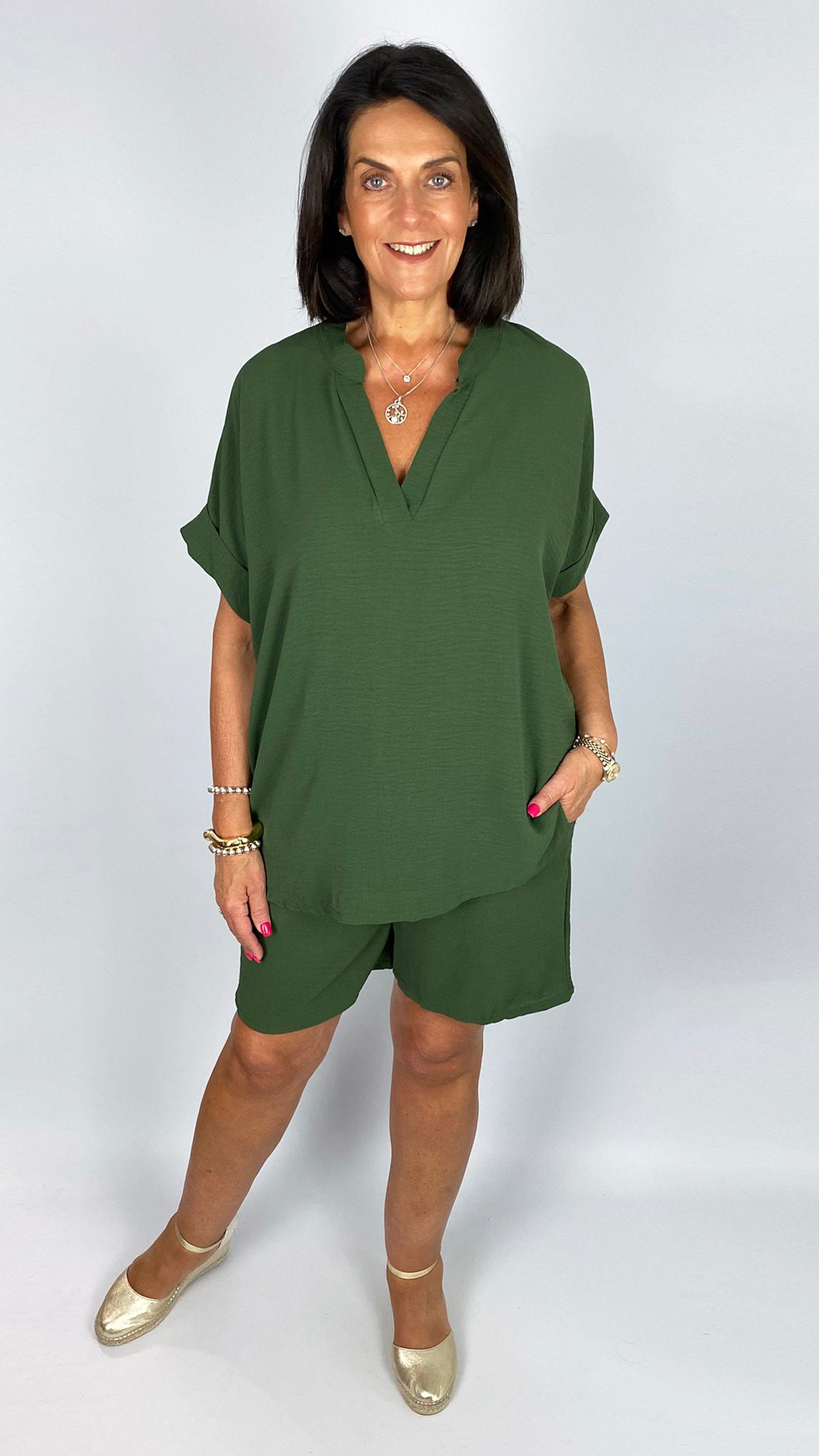 Crepe-feel v-neck top & shorts set | 6 Colours