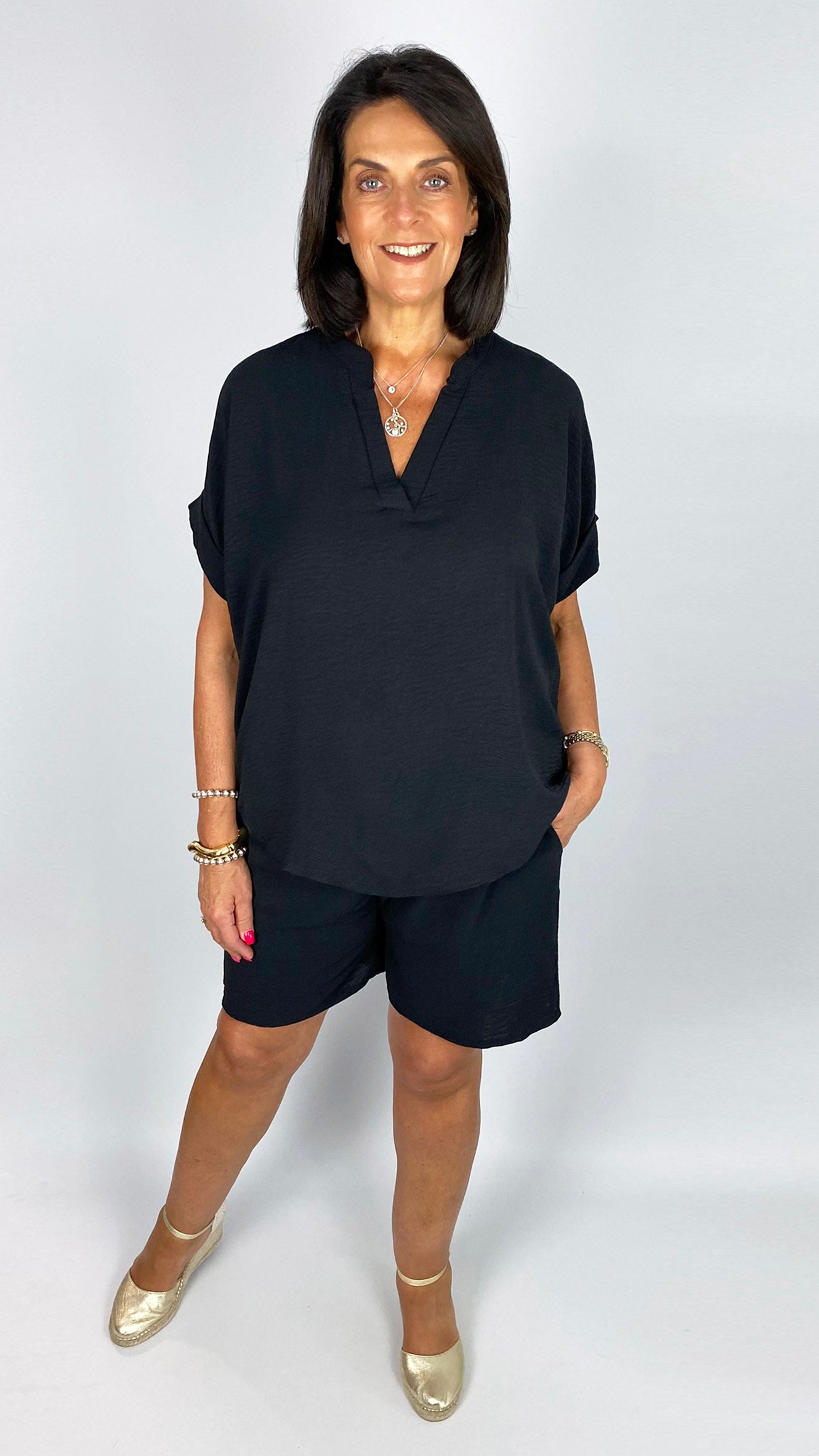 Crepe-feel v-neck top & shorts set | 6 Colours