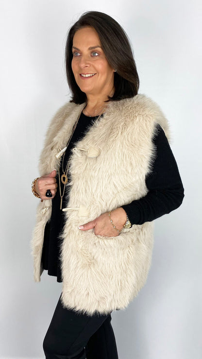 Shaggy faux fur gilet w/ pockets (2 Colours) by Malissa J