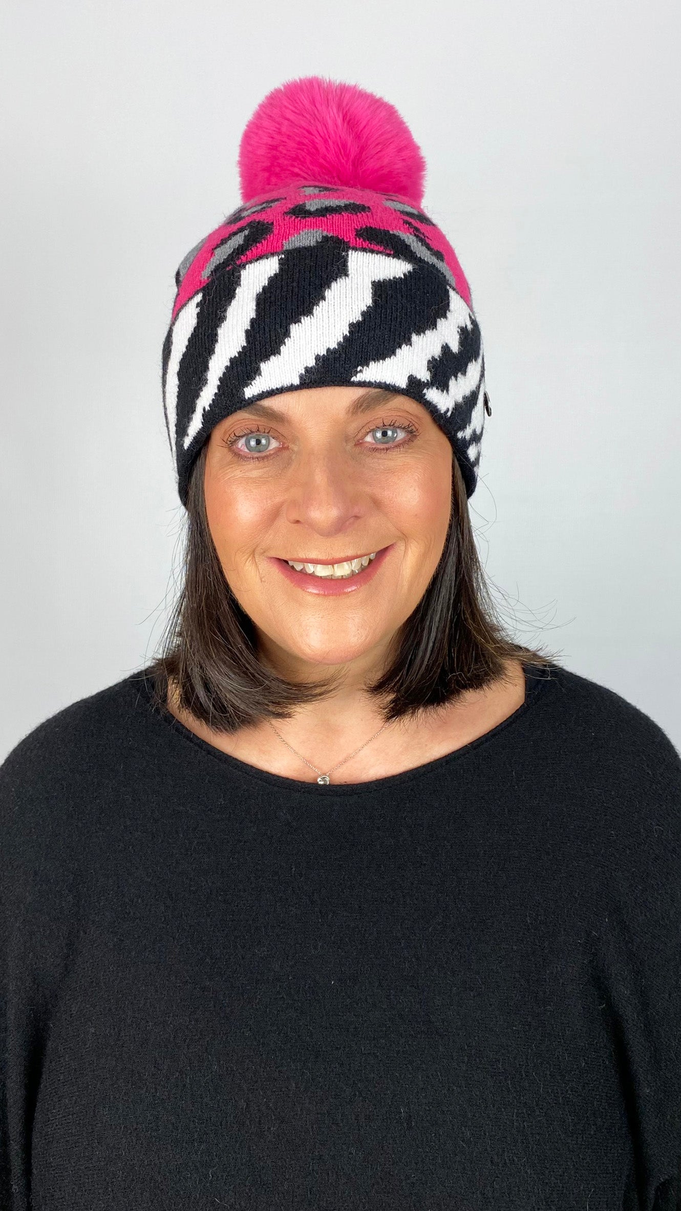 Animal print & faux fur bobble hat (3 Colours)