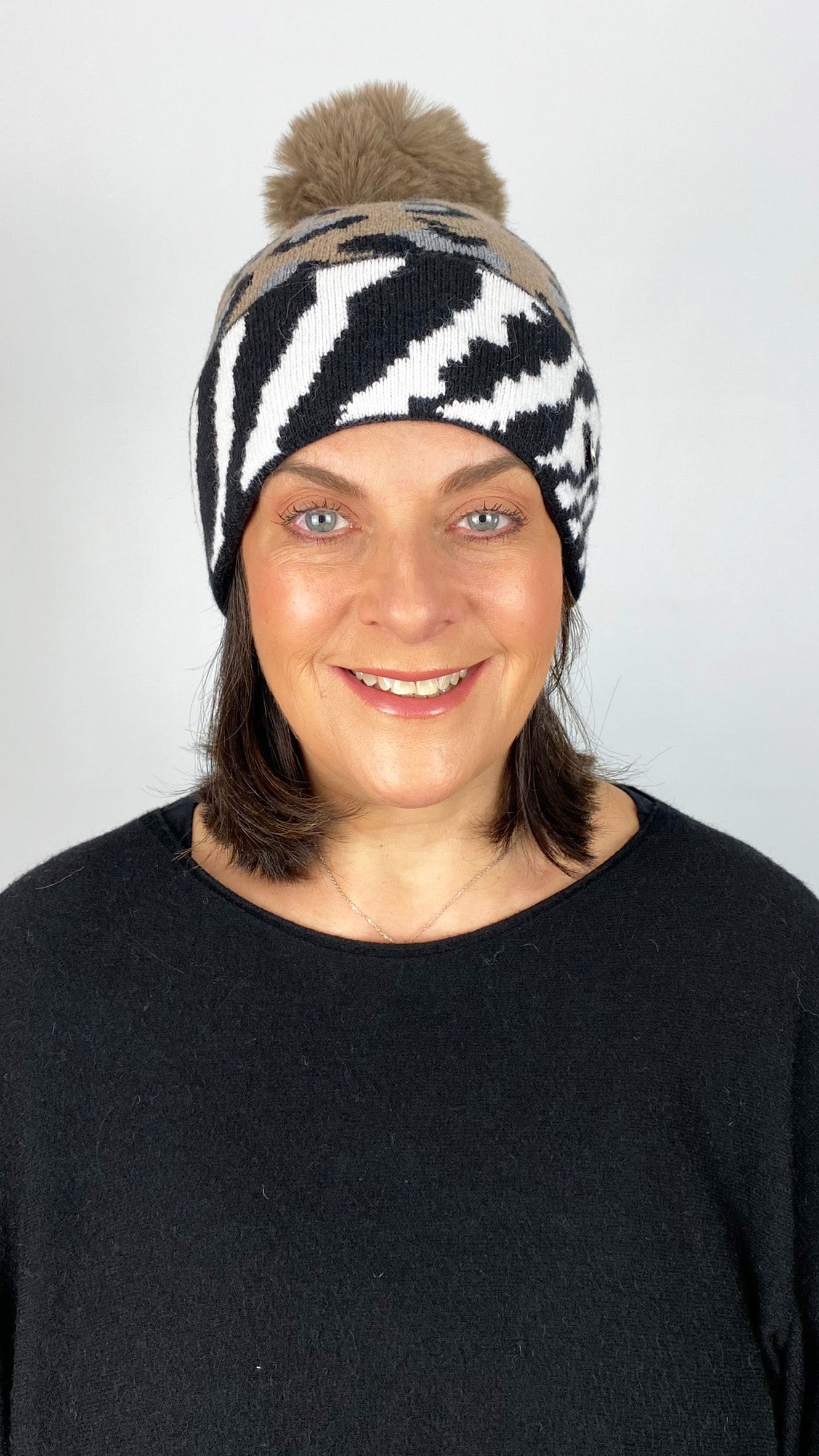 Animal print & faux fur bobble hat (3 Colours)