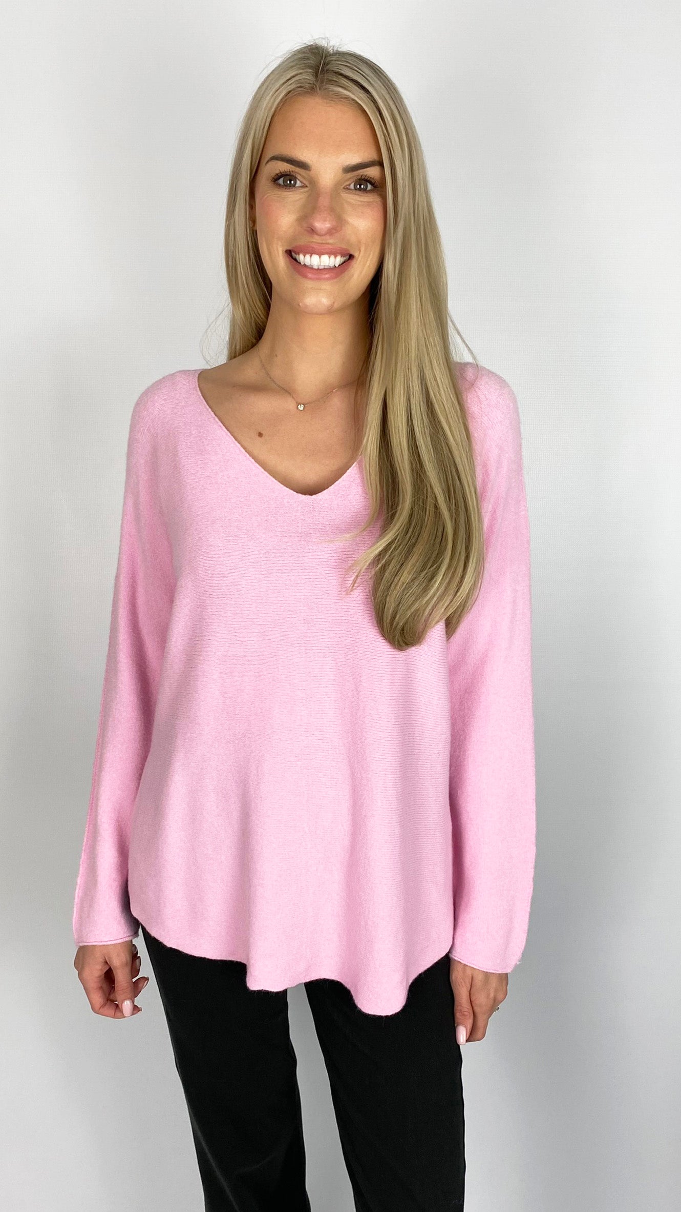 My curved hem v-neck jumper (7 Colours)