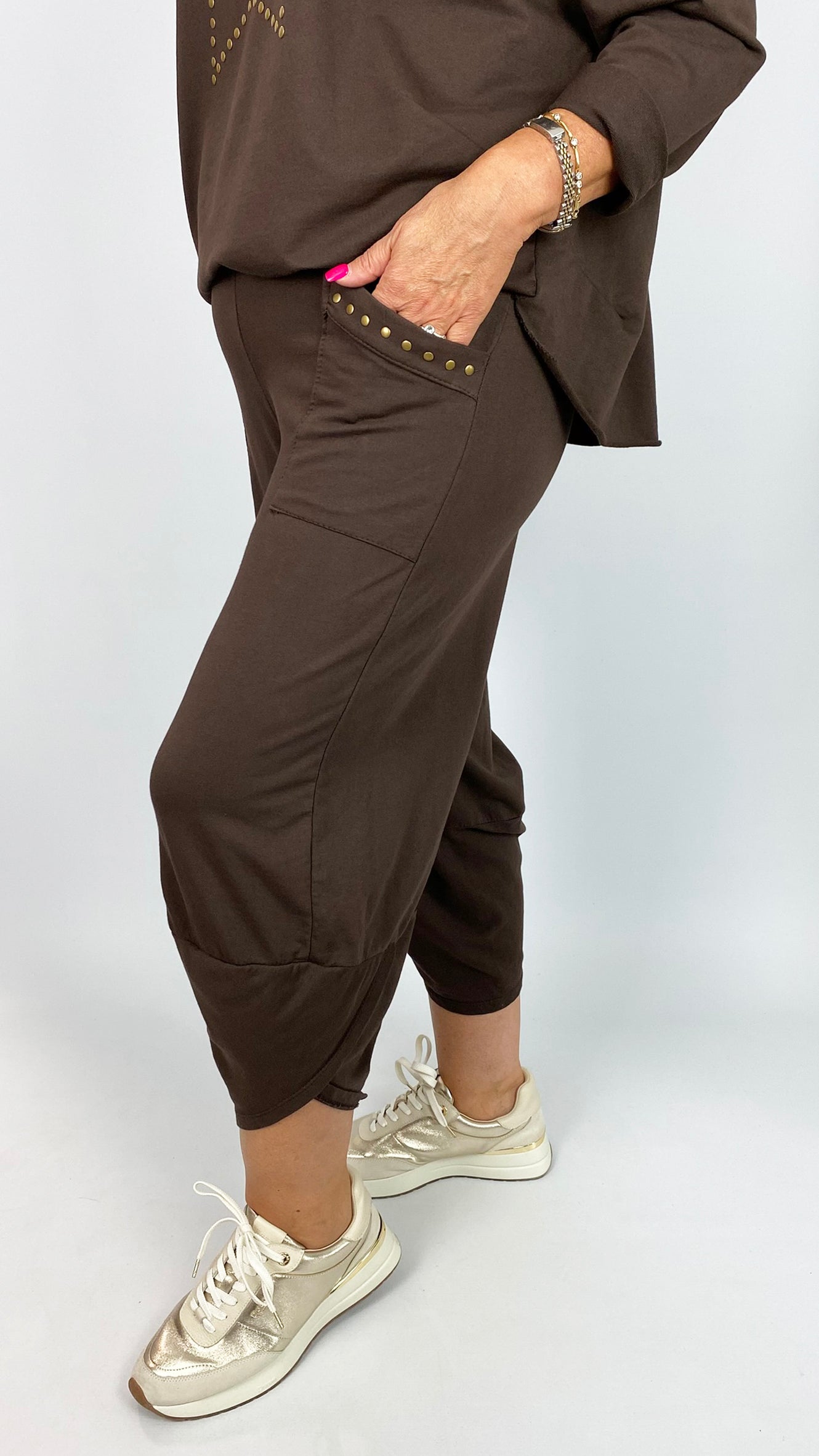 Gold studded pocket barrel-leg jogger | 4 Colours