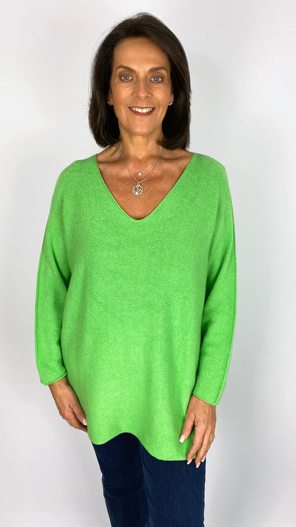 Ultra-soft oversized v-neck jumper | 8 Colours