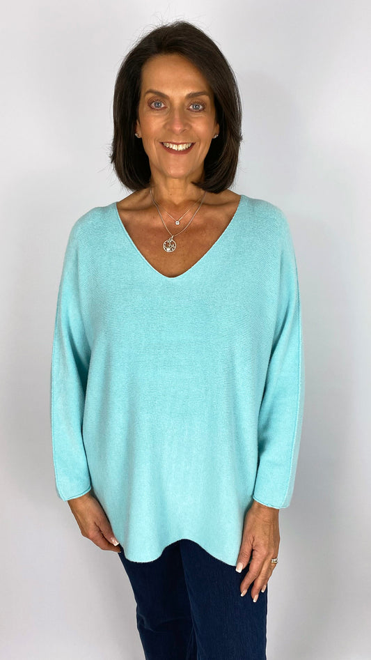 Ultra-soft oversized v-neck jumper | 8 Colours