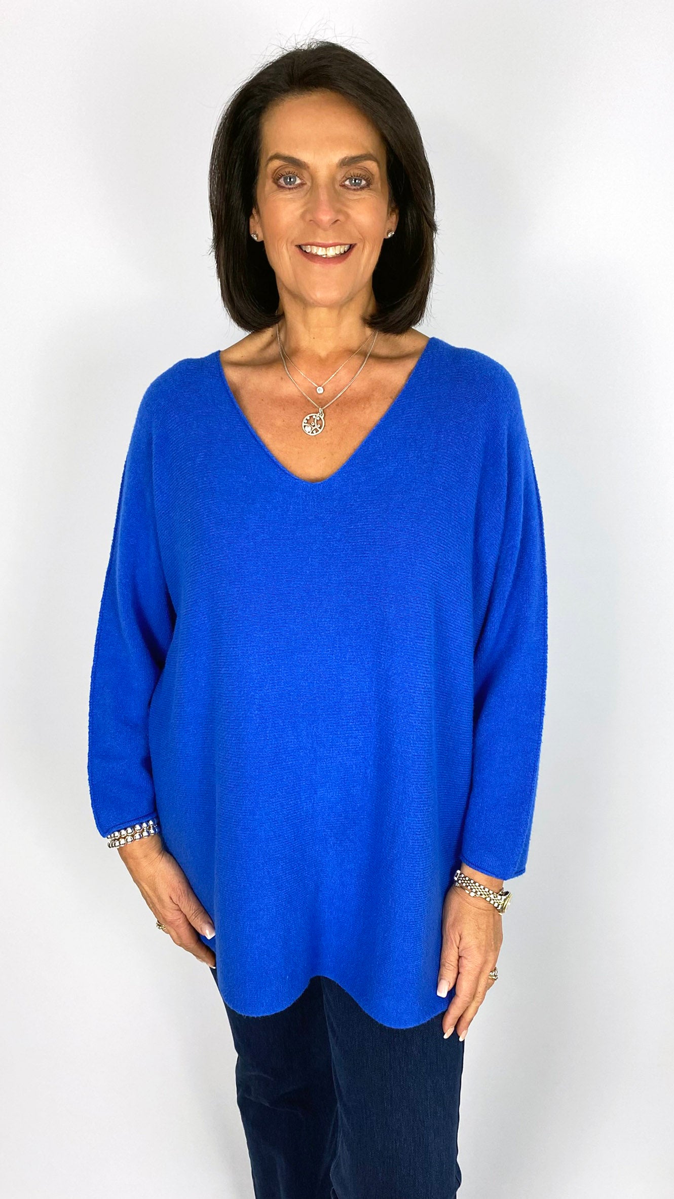 Ultra-soft oversized v-neck jumper | 8 Colours