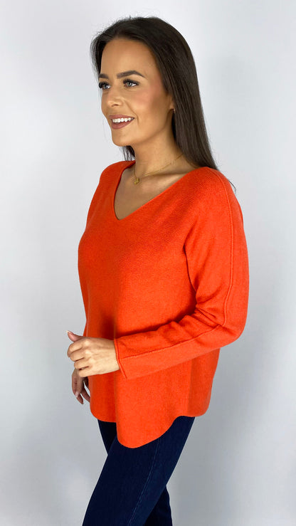 Essential curved hem v-neck jumper | 3 Colours
