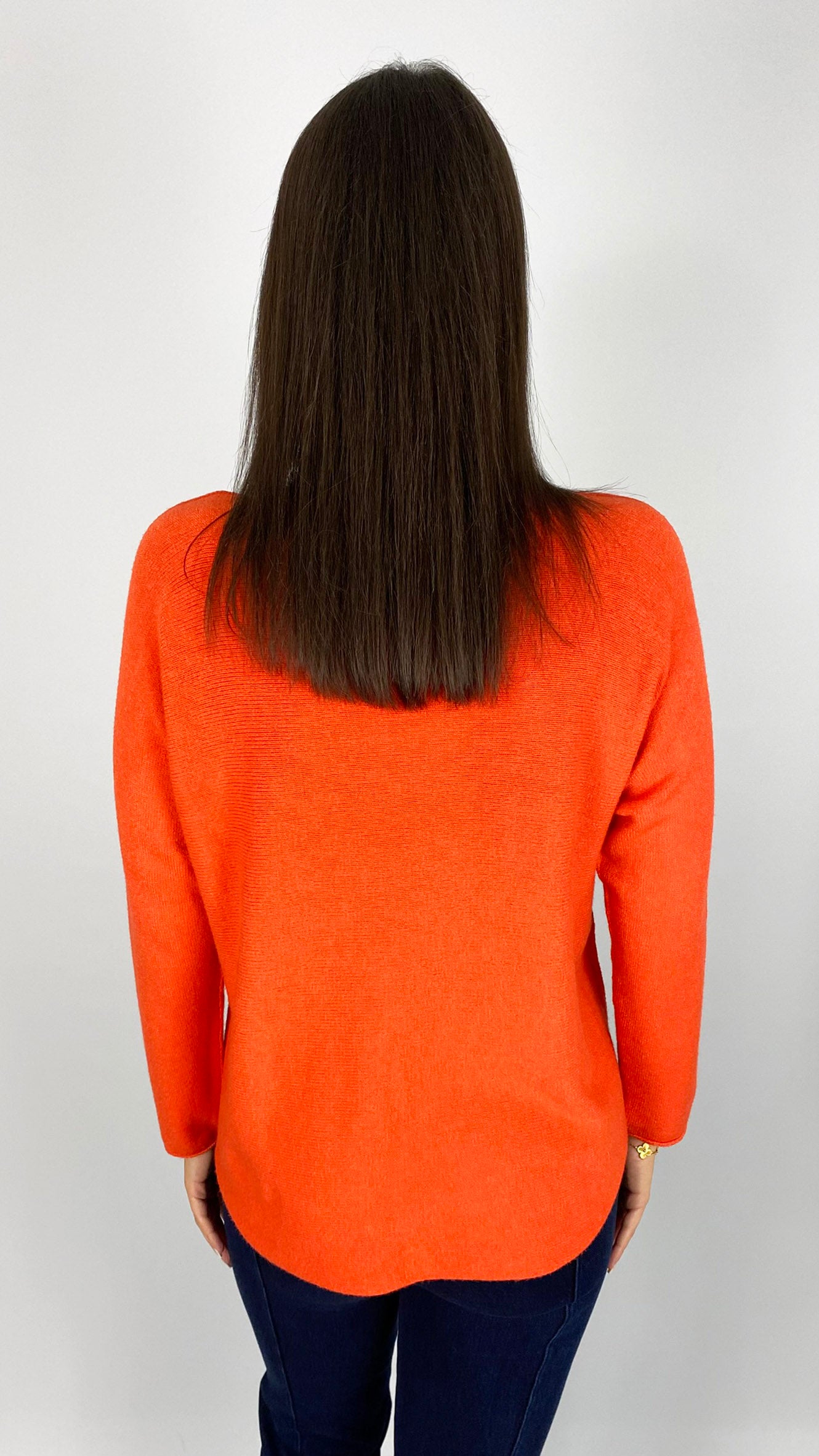 Essential curved hem v-neck jumper | 3 Colours