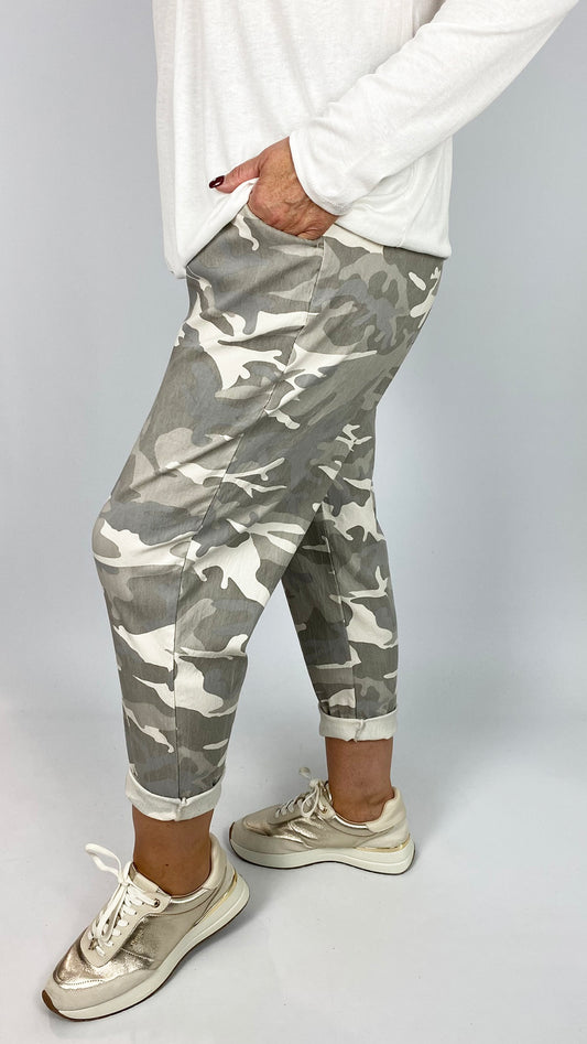 Camo print pull-on pant w/ belt | 4 Colours