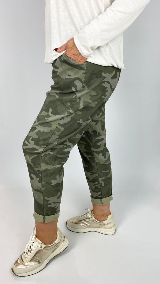 Camo print pull-on pant w/ belt | 4 Colours