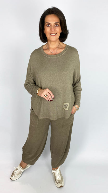 Ultra soft curved hem LS top & barrel-leg trouser set | 4 Colours