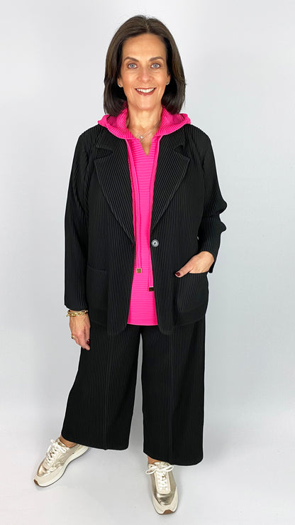 Pleated blazer | Black | by Malissa J