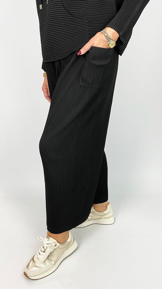 Pleated ankle grazer wide-leg trousers | Black | by Malissa J