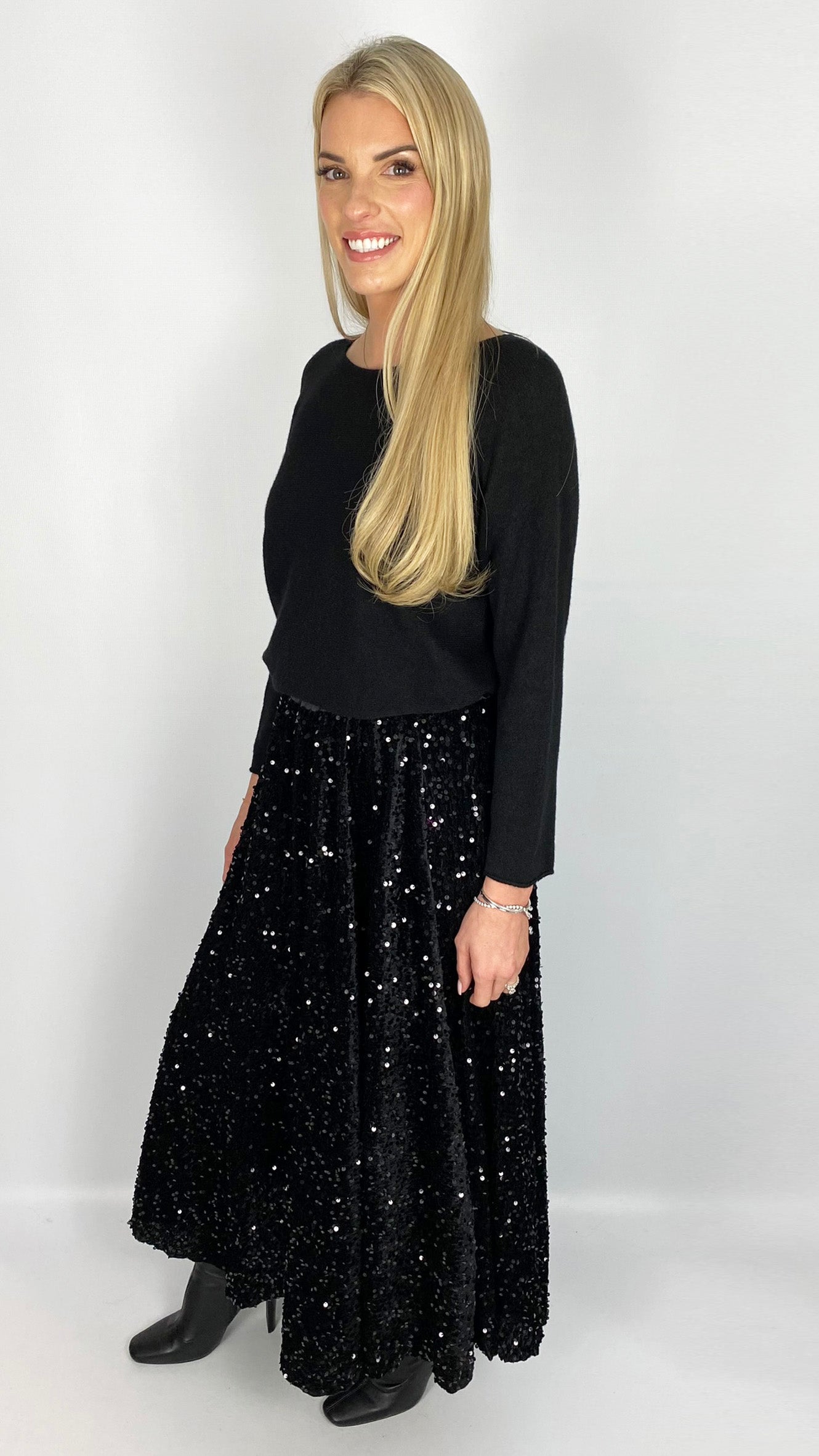 Velvet & sequin a-line skirt (Black)