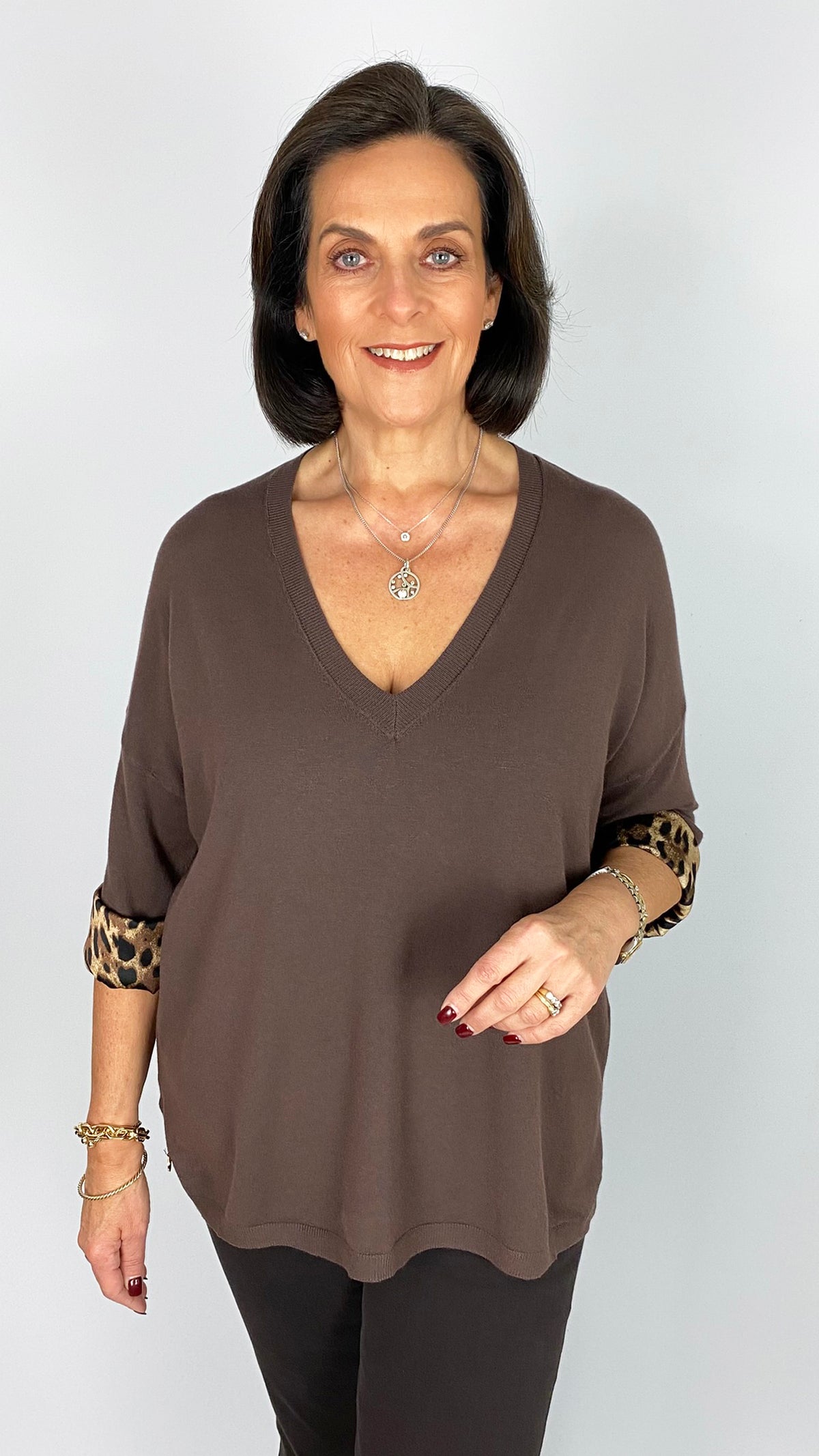 V-neck jumper w/ satin AP turn back cuffs | 2 Colours | by Malissa J