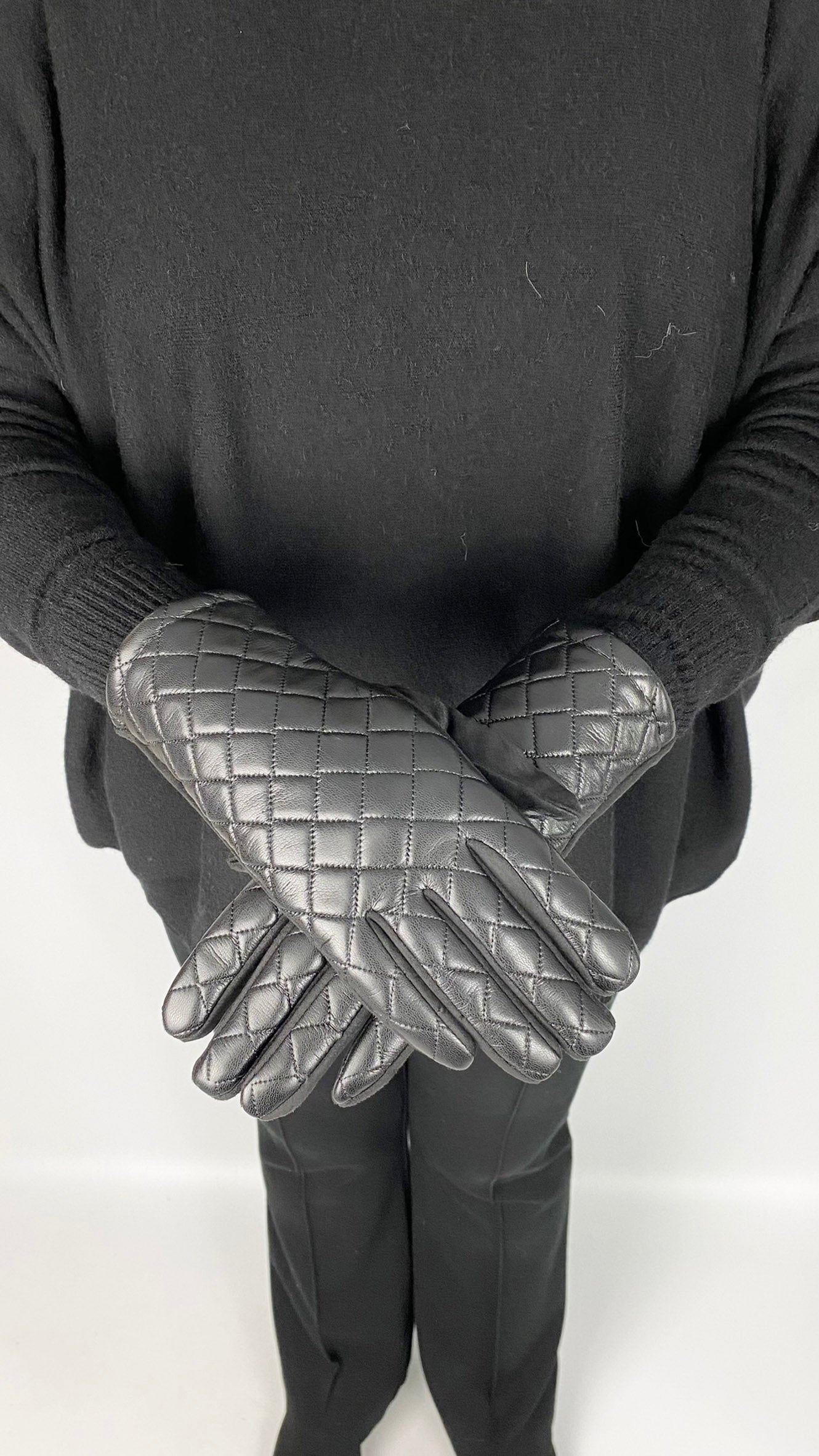 Faux leather quilted gloves (Black)