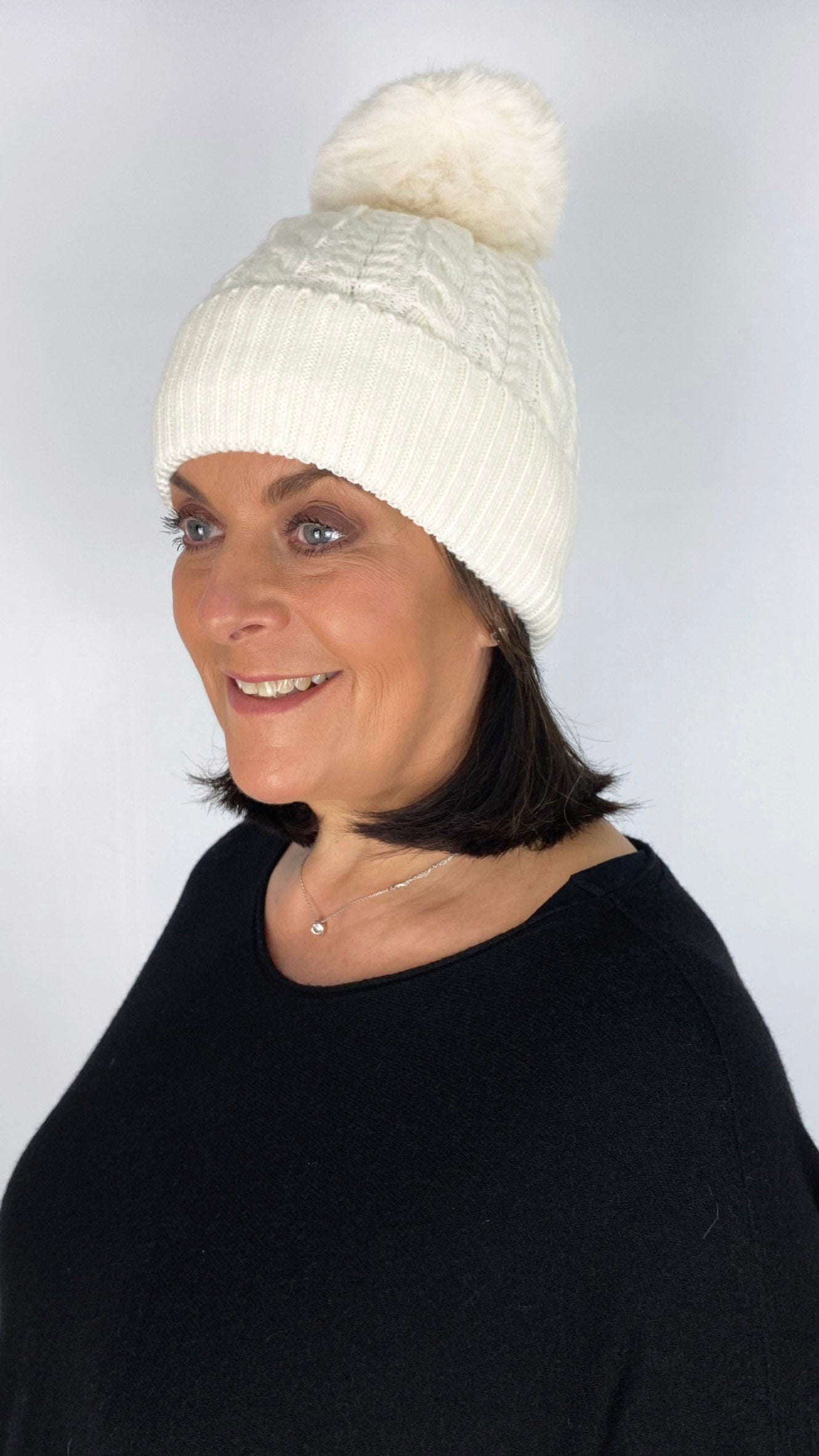 Cable knit faux fur bobble hat (2 Colours)